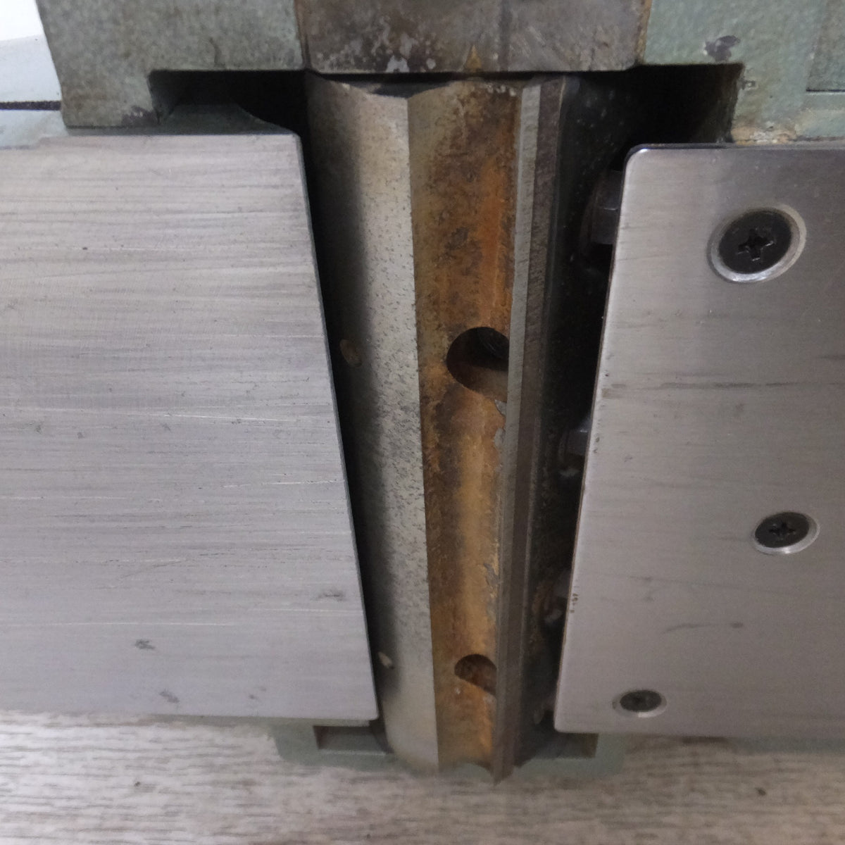 ★マキタ makita 155mm 電子カンナ 1805C　有効切削幅 155mm　100V 14A 50-60Hz 1100W 12000/min★