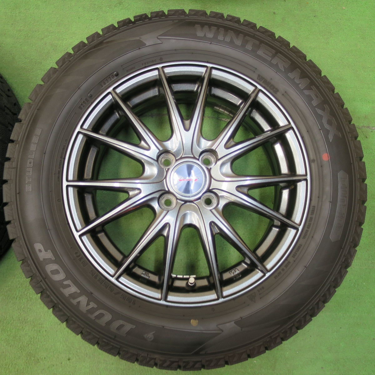 [送料無料] バリ溝！9.5分★スタッドレス 195/65R15 ダンロップ ウインターマックス WM02 VELVA SPORTZ ヴェルヴァ 15インチ PCD100/4H★5010807イス