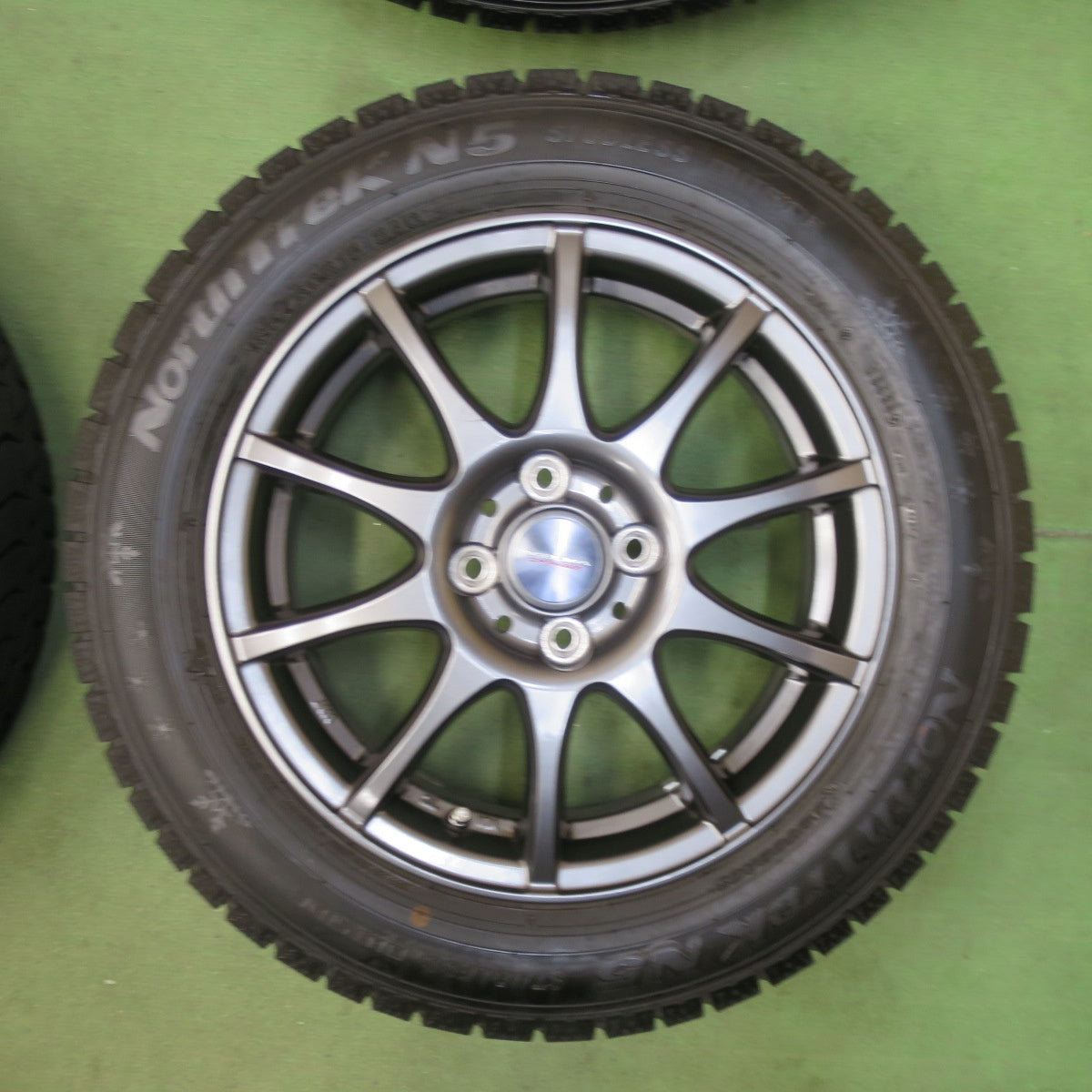 バリ溝！23年！キレイ！9.5分以上★スタッドレス 185/60R15 オートバックス ノーストレック N5 VELVA CHARGE ヴェルヴァ チャージ 15インチ PCD100/4H★5111301TTス