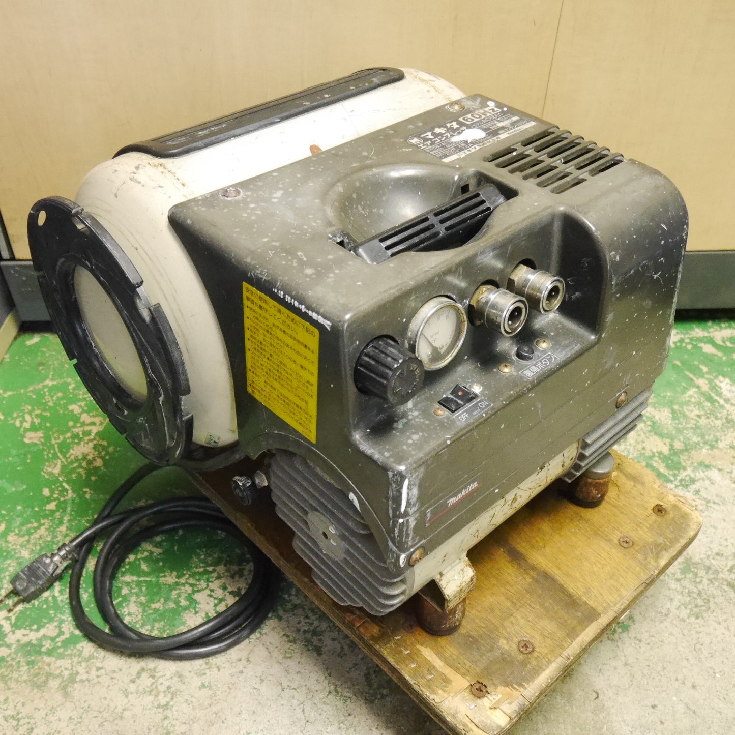 [送料無料] ☆マキタ エア コンプレッサー AC6501 60Hz エアー ツール 工具 makita☆