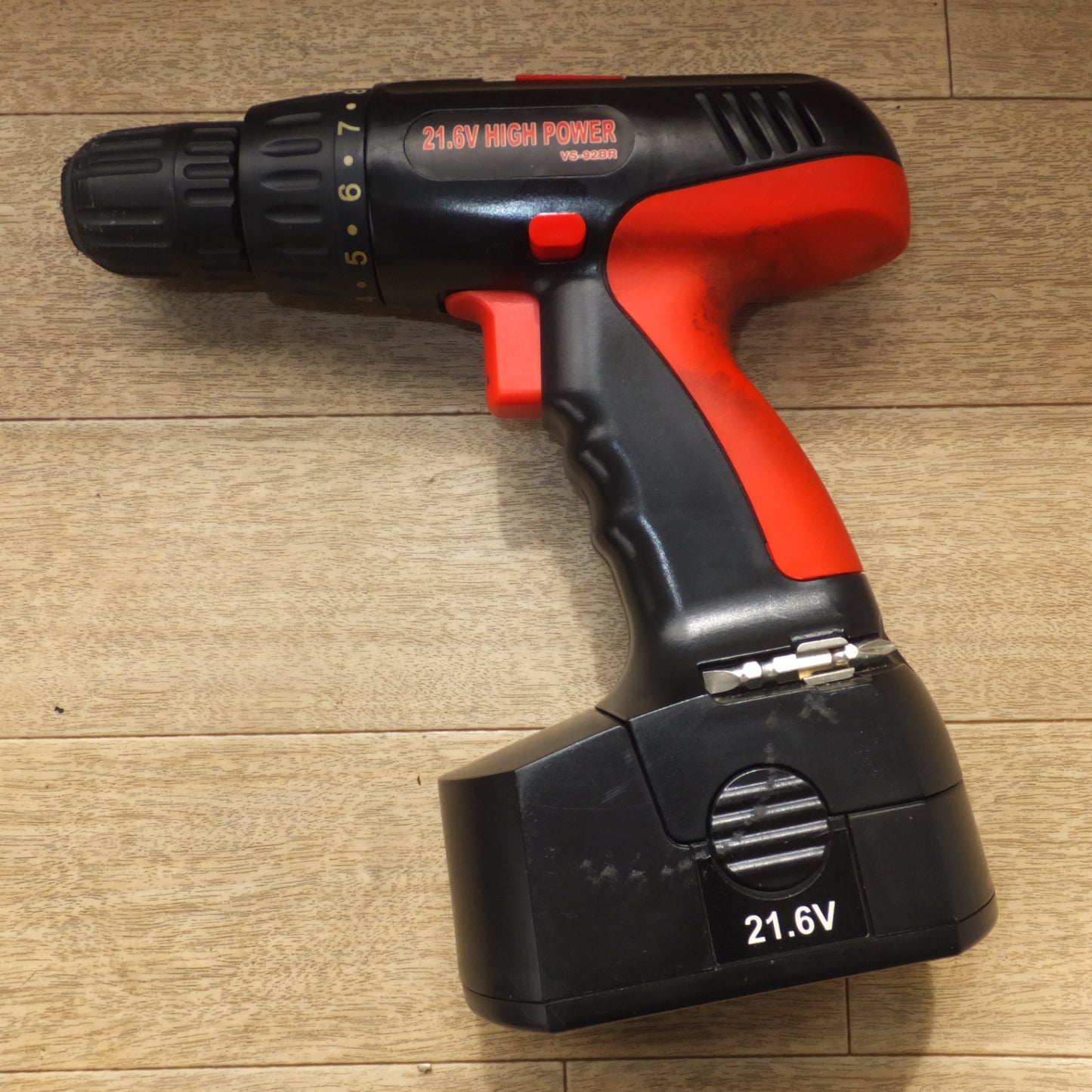 [送料無料] ★ベルソス VERSOS 21.6V 充電式コードレス 電動ドリルドライバー 92Pセット VS-92BR★