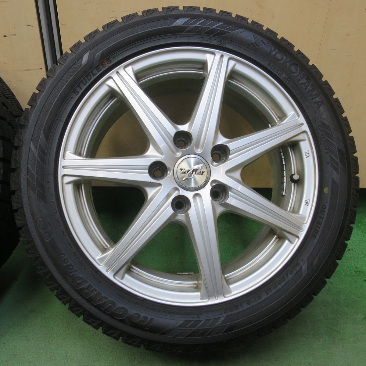 バリ溝！ほぼ10分★スタッドレス 205/50R16 ヨコハマ アイスガード iG60 Treffer トレファー 16インチ PCD114.3/5H★6052802イス