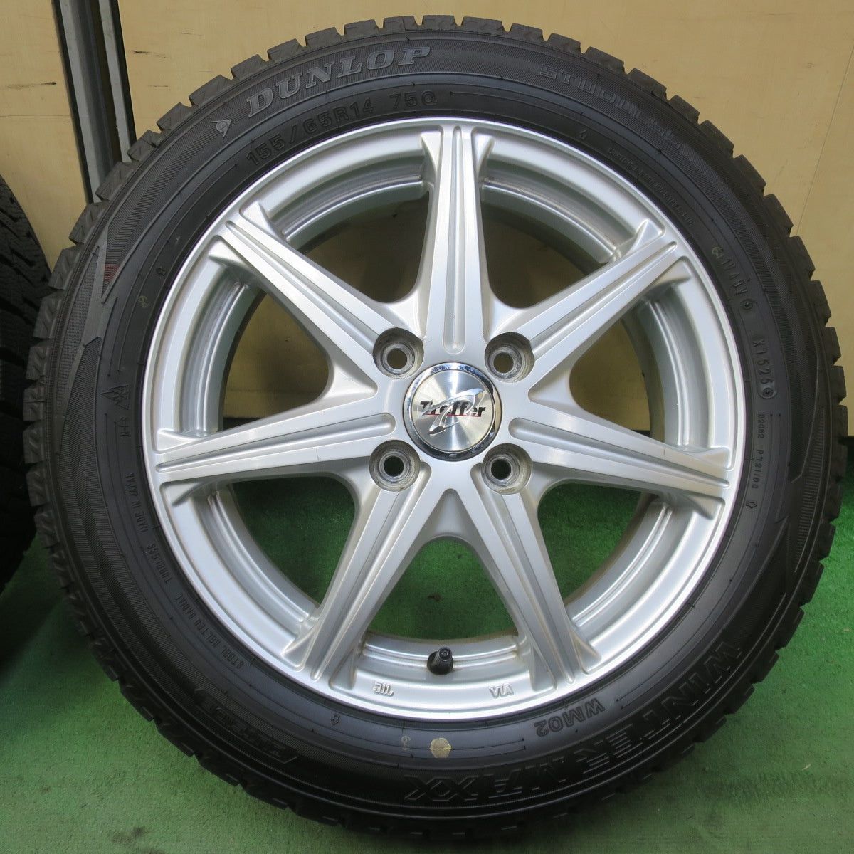 バリ溝！25年！ほぼ10分◎スタッドレス 155/65R14 ダンロップ ウインターマックス WM02 Treffer トレファー 14インチ PCD100/4H◎6081911イス