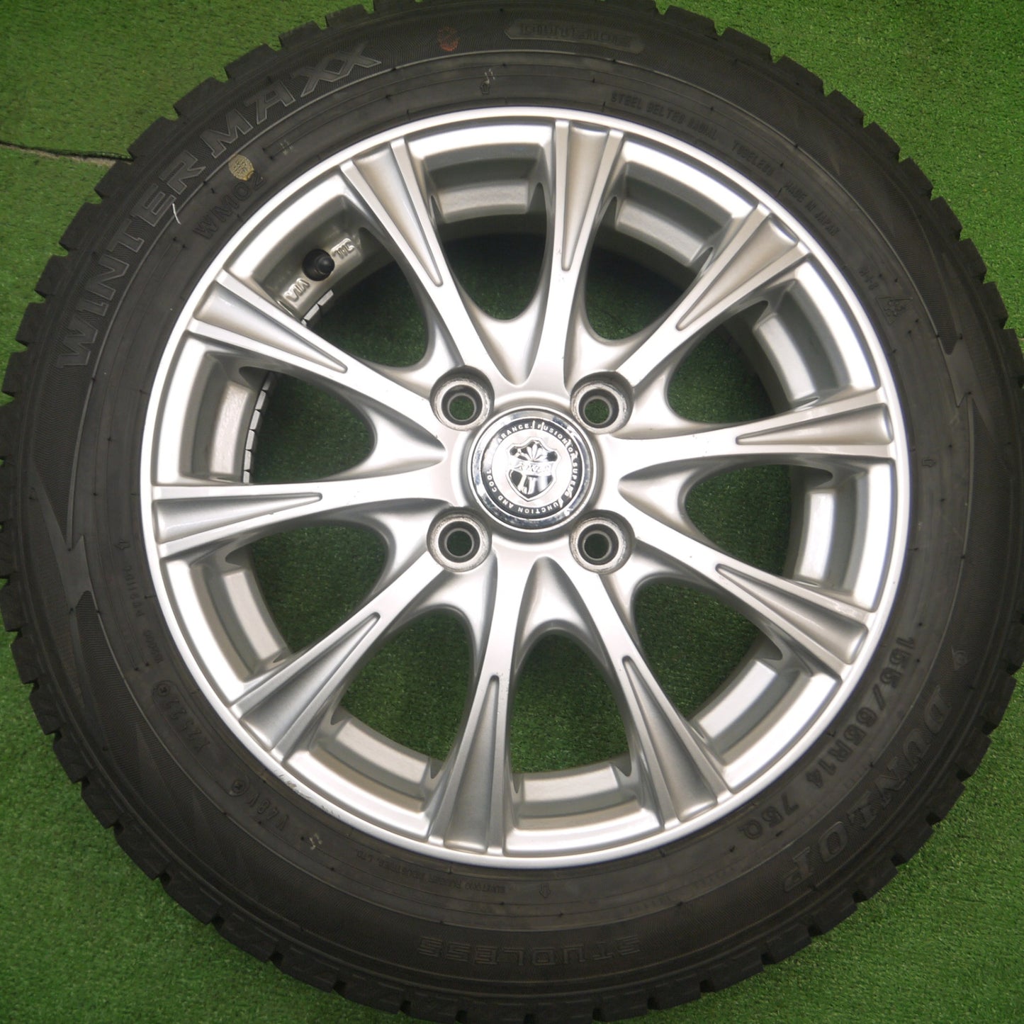 [送料無料] バリ溝！22年！9.5分★スタッドレス 155/65R14 ダンロップ ウインターマックス WM02 JOKER ジョーカー 14インチ PCD100/4H★4111102Hス