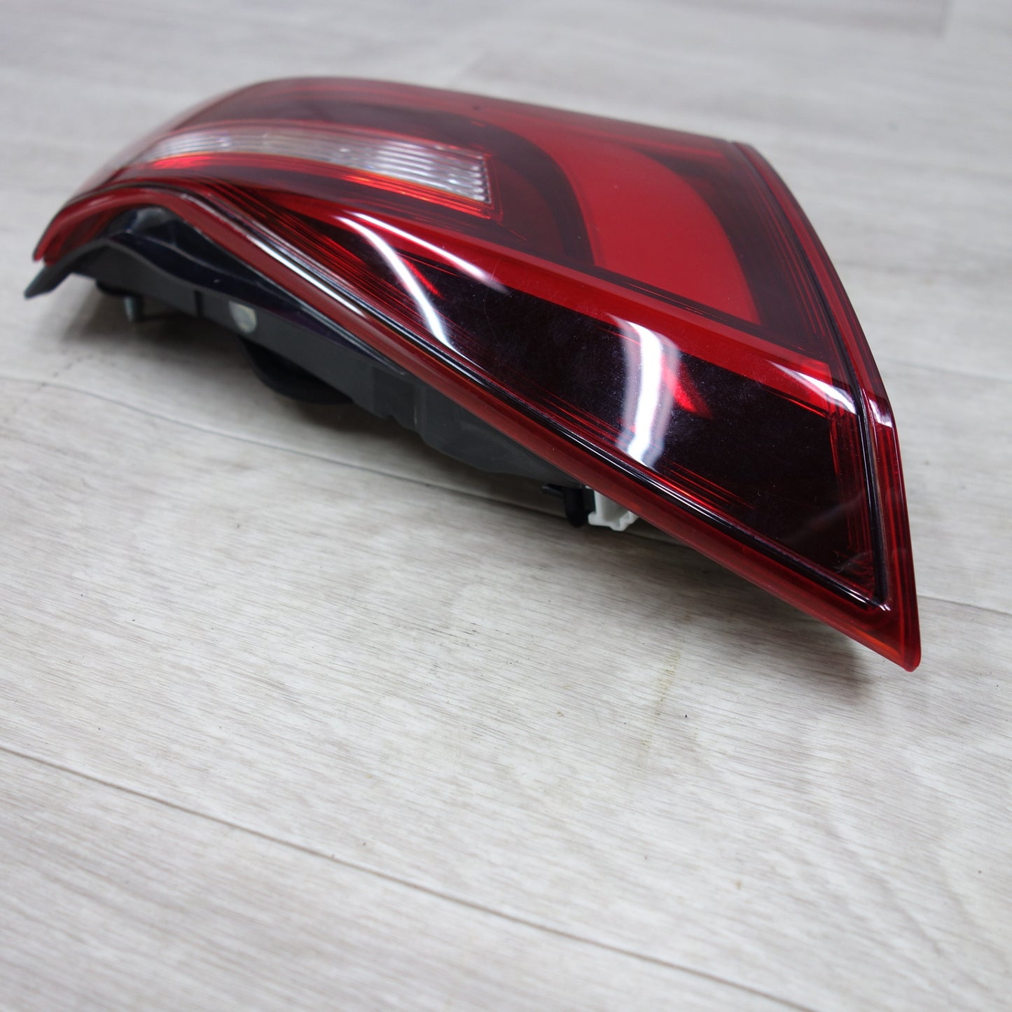 [送料無料] ◆日産 フーガ Y51 純正 テール ランプ ライト 左側 内側 STANLEY W2330◆