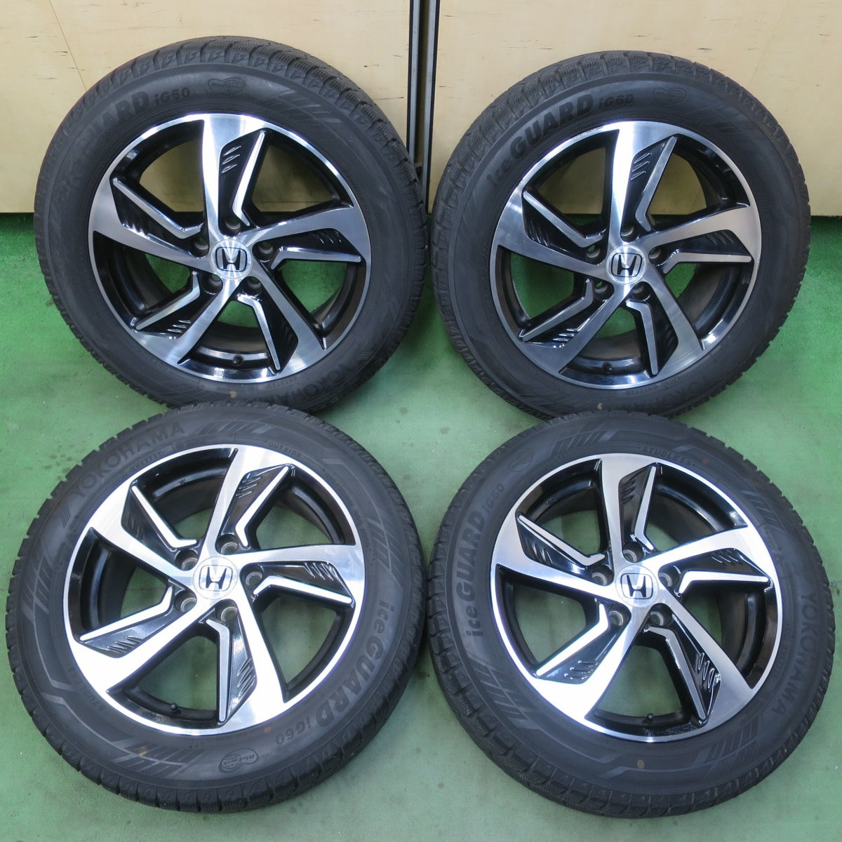 バリ溝！9.5分★ホンダ RC1 オデッセイ アブソルート 純正 215/55R17 スタッドレス ヨコハマ アイスガード iG60 17インチ PCD114.3/5H★6022107イス
