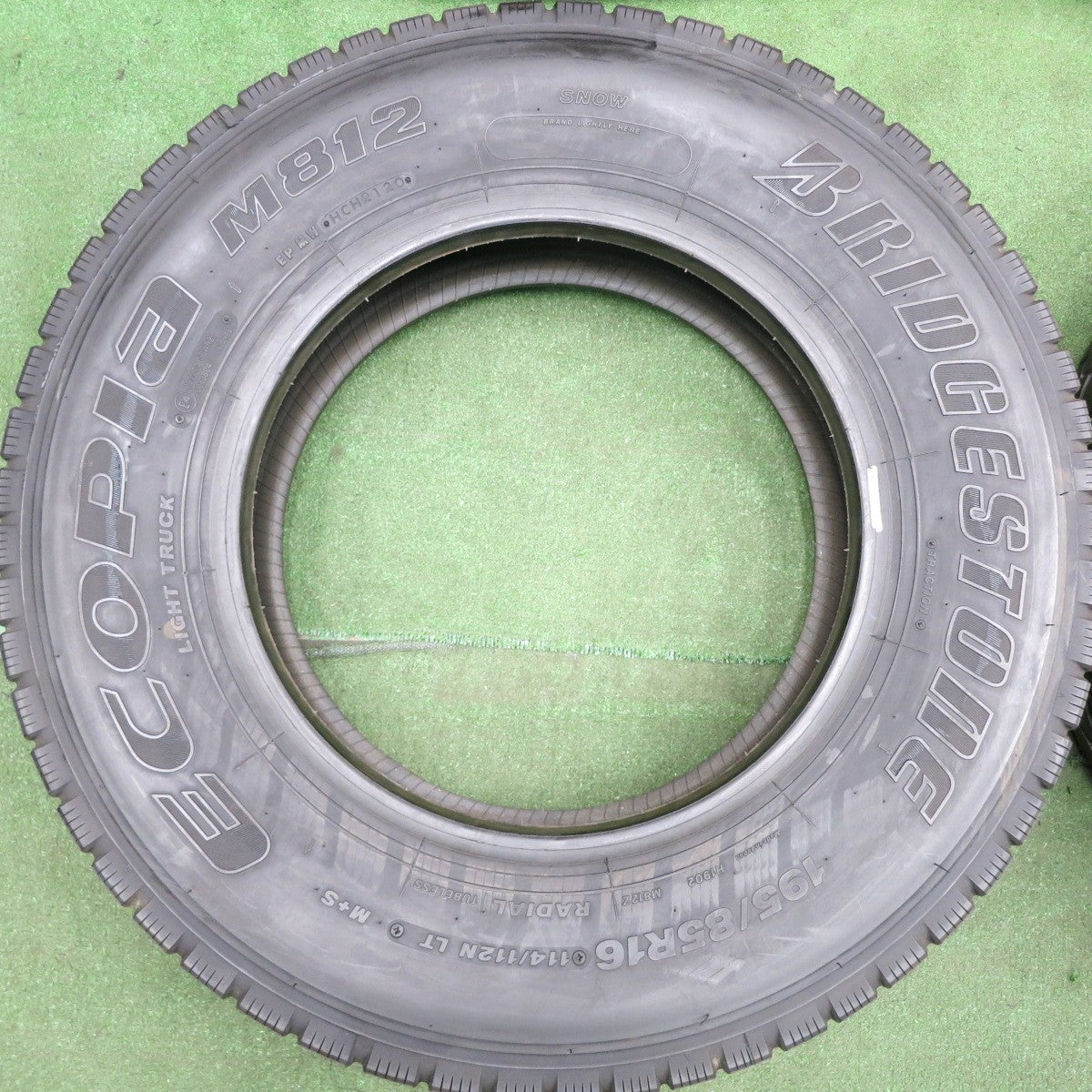 *送料無料* バリ溝！20年！8.5分★トラック タイヤ 195/85R16 114/112N ブリヂストン エコピア M812 ミックス オールシーズン 16インチ★4071402HAノタ