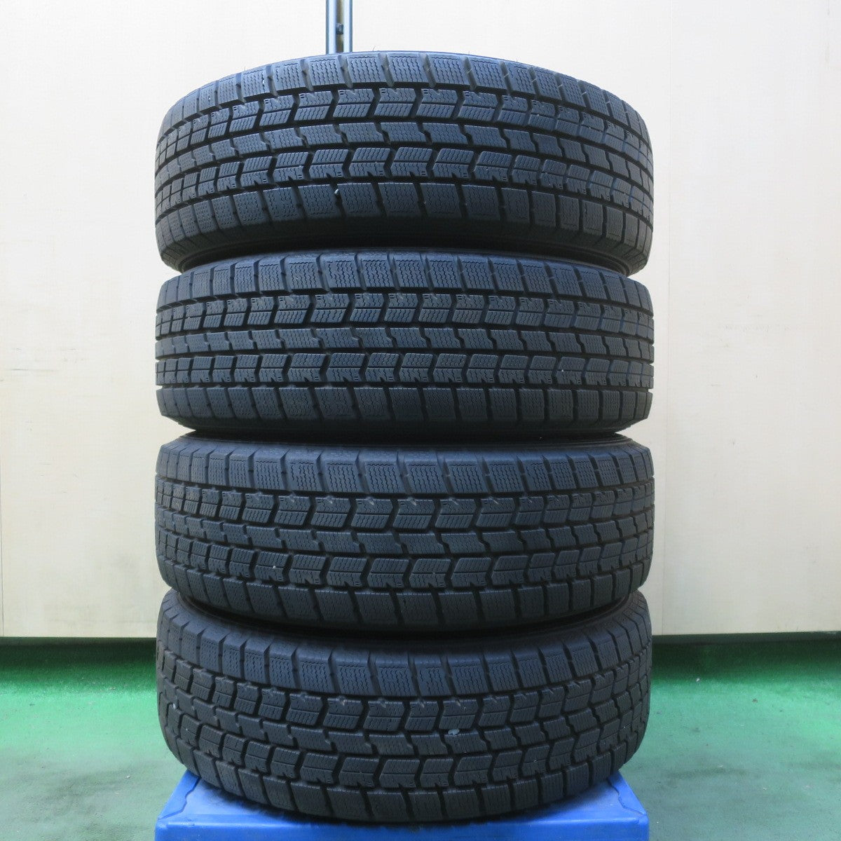 バリ溝！24年！9.5分◎スズキ スイフト スプラッシュ 純正 175/65R15 スタッドレス グッドイヤー アイスナビ7 15インチ PCD100/4H◎6081214イス