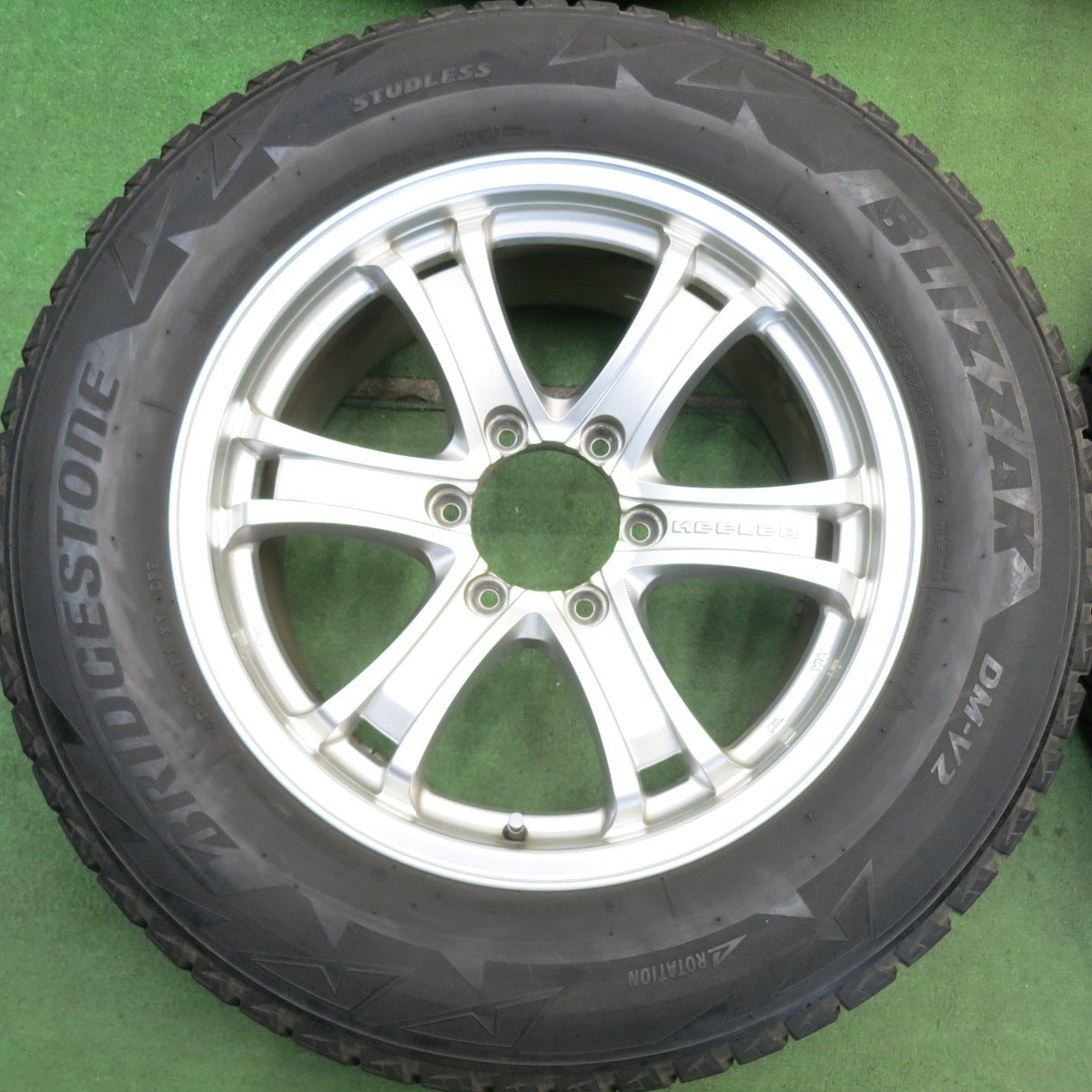 キレイ★KEELER FORCE 265/60R18 スタッドレス ブリヂストン ブリザック DM-V2 キーラーフォース 18インチ PCD139.7/6H★6052801HAス