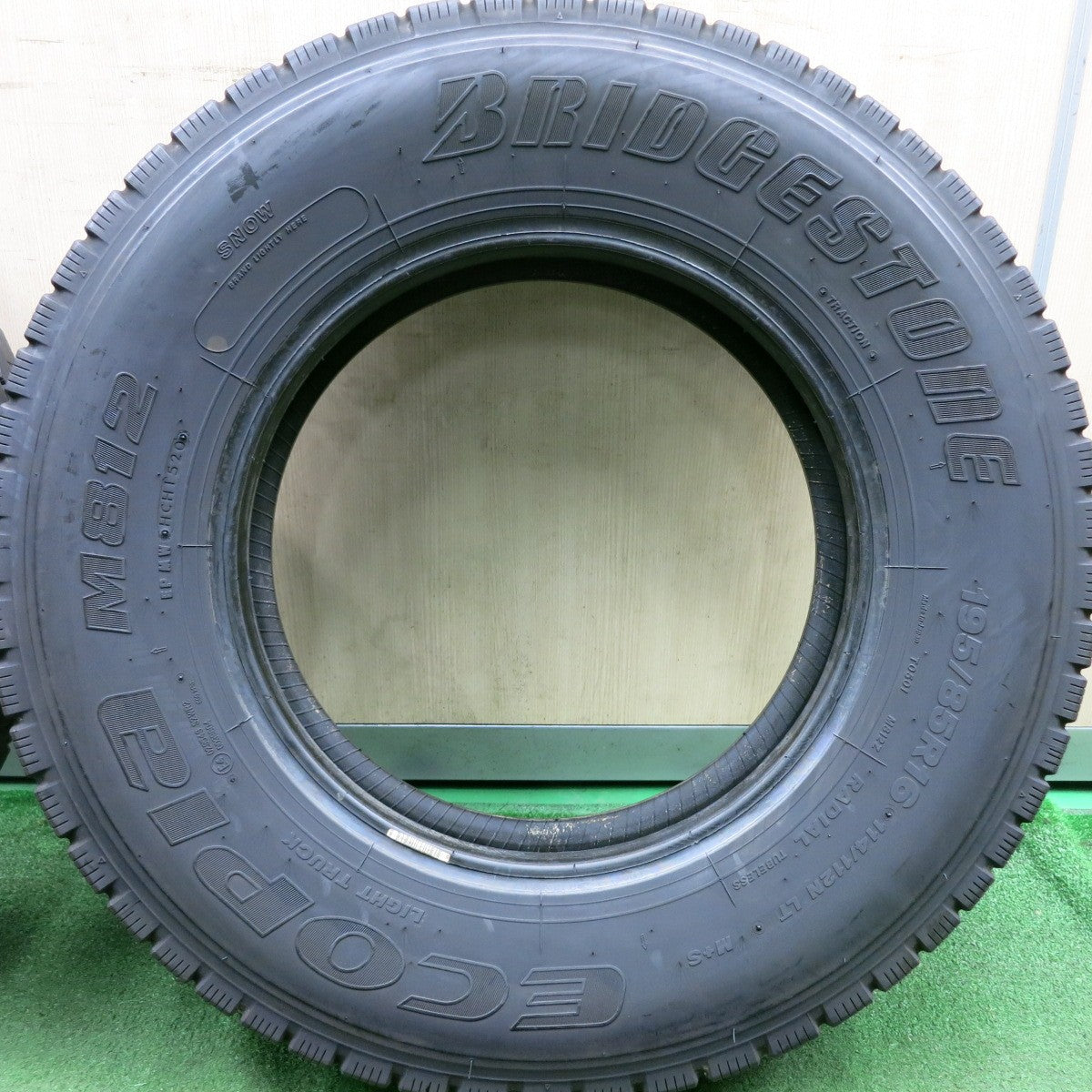 *送料無料* バリ溝！20年！8.5分★トラック タイヤ 195/85R16 114/112N ブリヂストン エコピア M812 ミックス オールシーズン 16インチ★4071403HAノタ