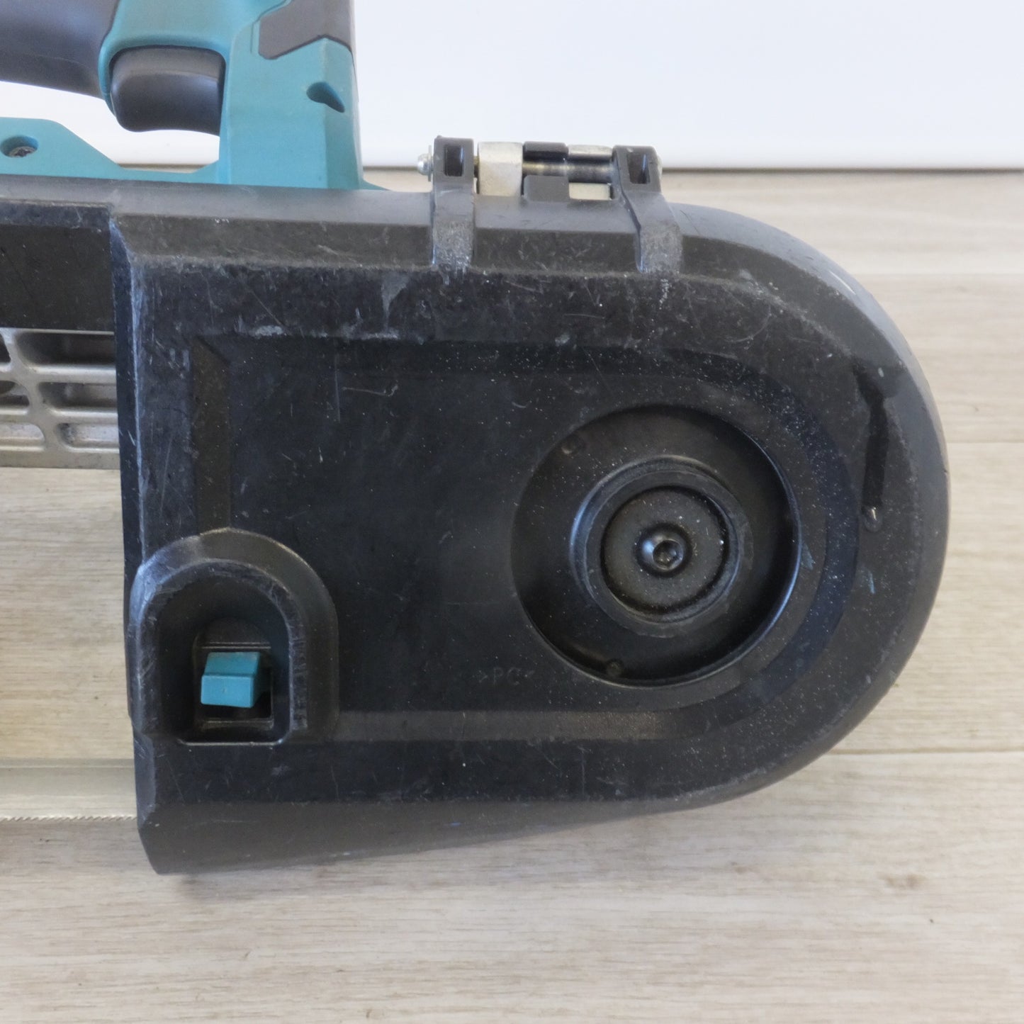 [送料無料] ★マキタ makita 充電式ポータブルバンドソー PB183D 18V 本体のみ★