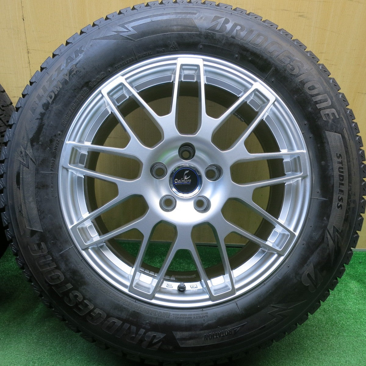 センサー付！バリ溝！23年！キレイ！9.5分★スタッドレス 235/65R18 ブリヂストン ブリザック DM-V3 Delmore LC.S デルモア 18インチ PCD114.3/5H★6011707HAス