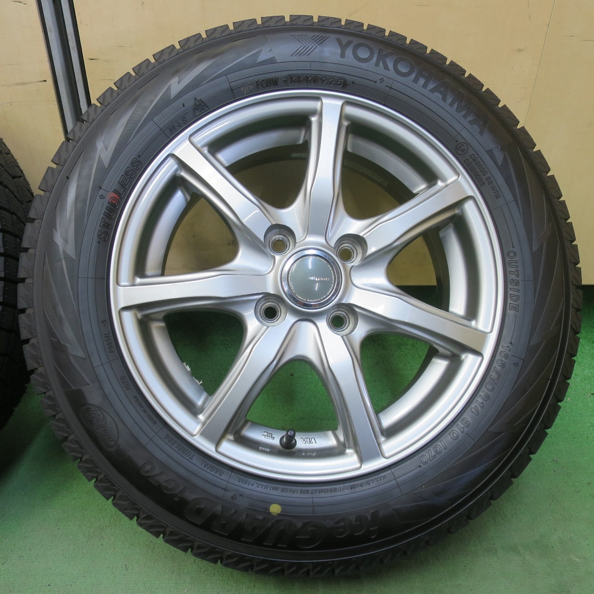 ほぼ未使用！25年！キレイ★スタッドレス 165/70R14 ヨコハマ アイスガード iG70 MiLLOUS Ki ミルアス 14インチ PCD100/4H★6052507イス