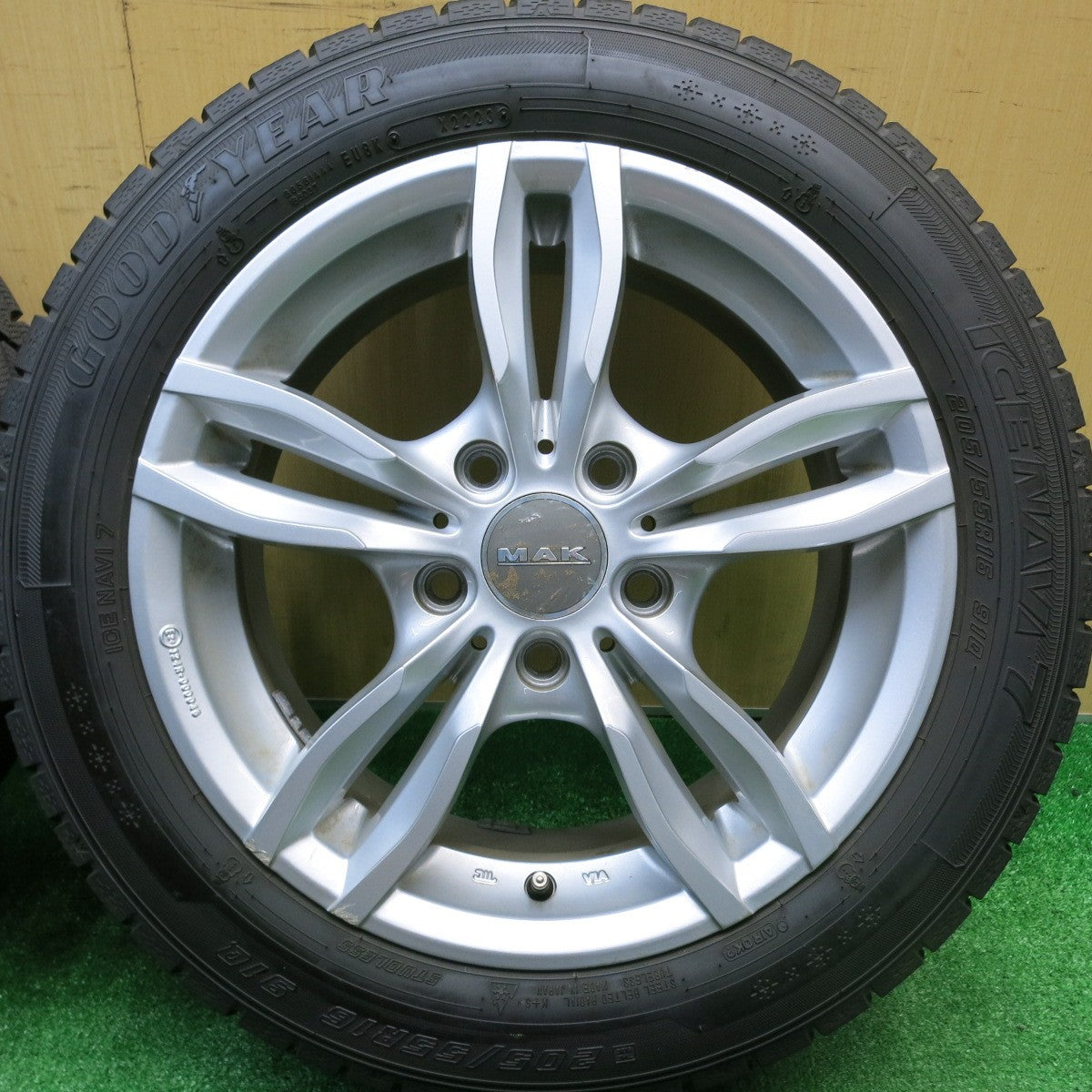 バリ溝！23年！9.5分以上★BMW 等 MAK LUFT 205/55R16 スタッドレス グッドイヤー アイスナビ7 ルフト 16インチ PCD120/5H★5110603HAス