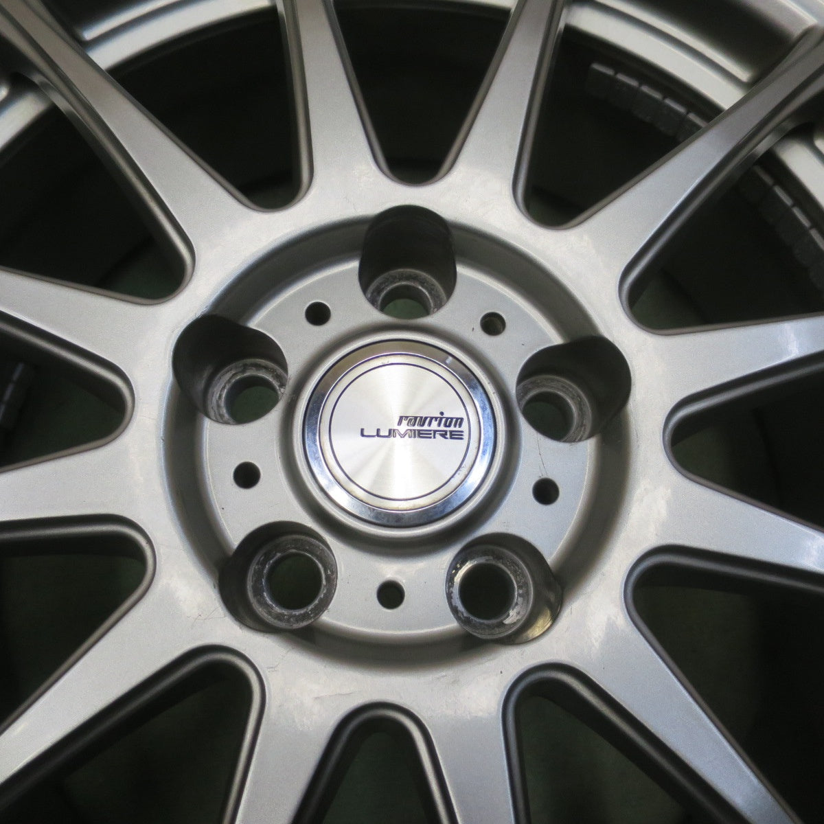 バリ溝！24年！キレイ！9.5分◎スタッドレス 225/65R17 ケンダ KR36 アイステック ネオ ravrion LUMIERE ラブリオン 17インチ PCD114.3/5H◎6100908イス