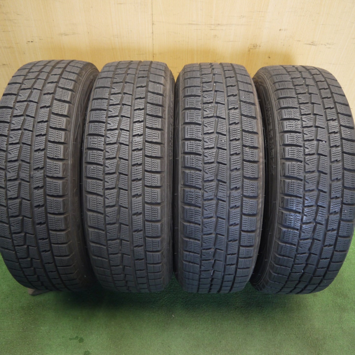 バリ溝！8.5分◎ラクティス 等 175/60R16 スタッドレス ダンロップ ウインターマックス WM01 VELVA AGUDO ヴェルヴァ アグード 16インチ PCD100/5H◎6062403Hス