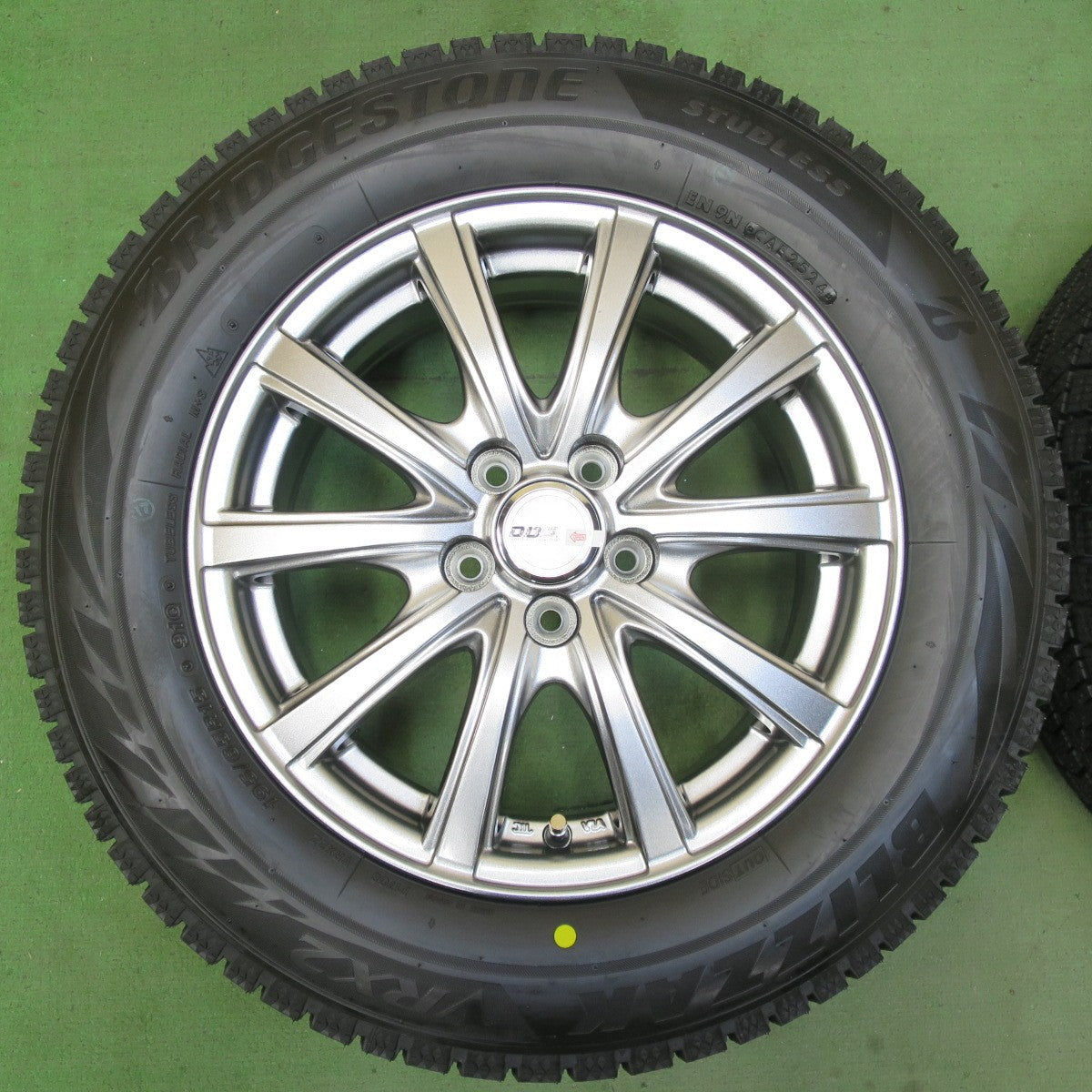 未使用！24年★プリウス 等 195/65R15 スタッドレス ブリヂストン ブリザック VRX2 D.O.S. DOS 15インチ PCD100/5H★5090102イス