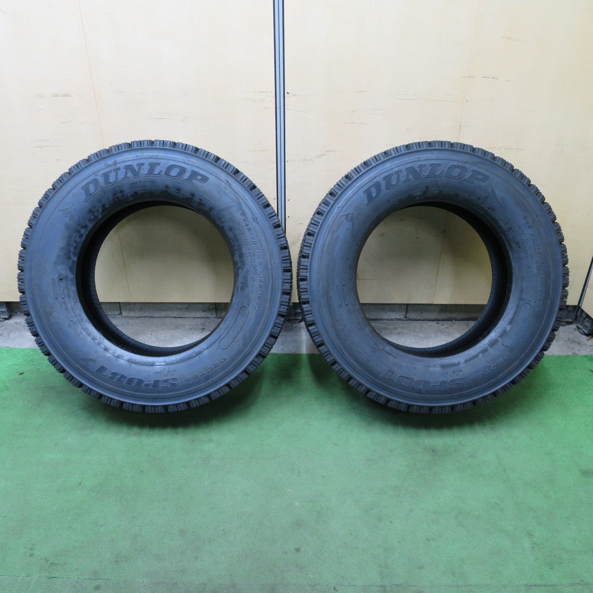 未使用！25年！2本★トラック タイヤ 245/70R19.5 136/134J スタッドレス ダンロップ デクテス SP081 DECTES 19.5インチ★6021001ナスタ