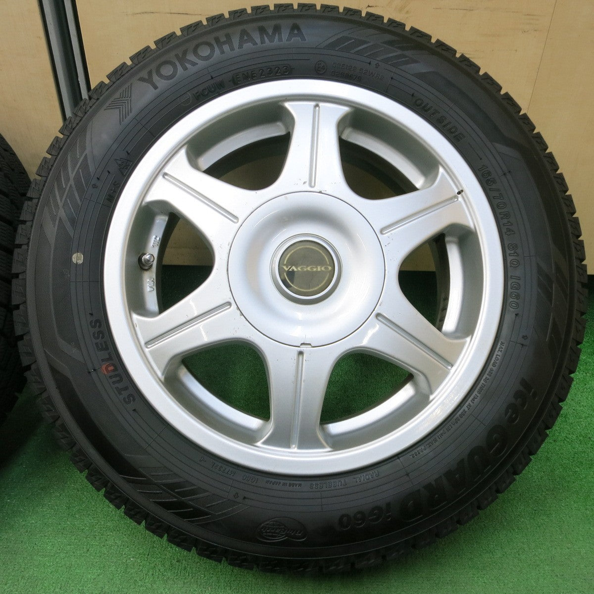 *送料無料* 2023年 4本価格★スタッドレス 165/70R14 ヨコハマ アイスガード iG60 VAGGIO 14インチ PCD100 114.3/4H マルチ★4042707イス