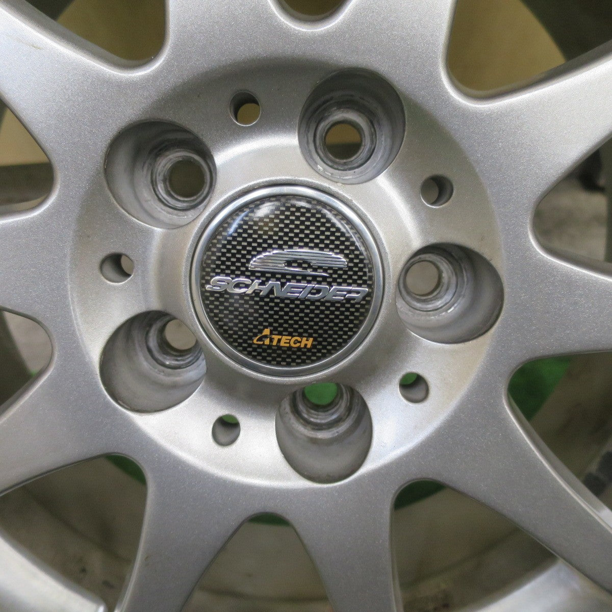 バリ溝！23年！キレイ！9.5分★プリウス 等 195/65R15 スタッドレス ブリヂストン ブリザック VRX2 SCHNEIDER シュナイダー 15インチ PCD100/5H★6040605TTス