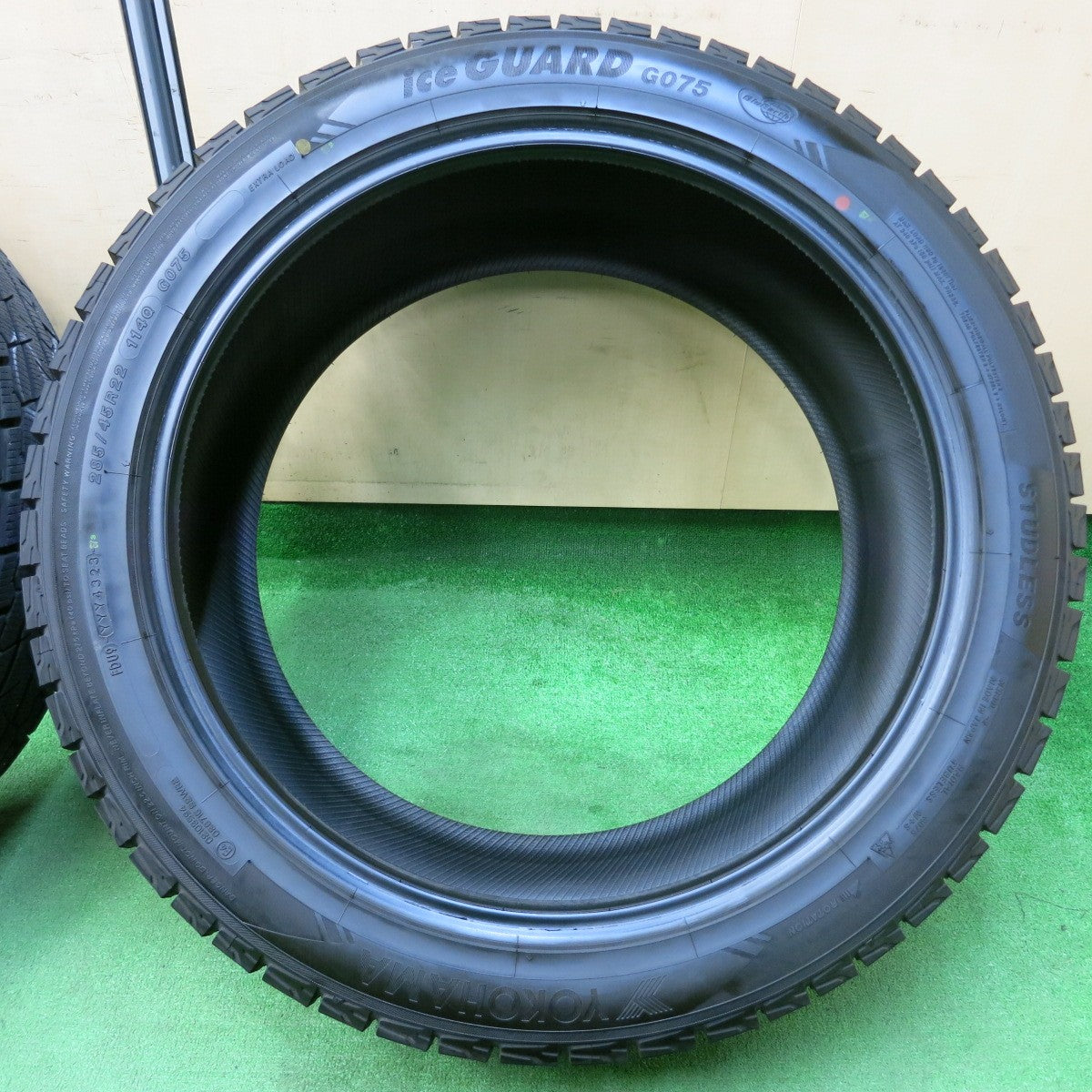 *送料無料* 超バリ溝！23年！9.5分以上★スタッドレス 285/45R22 ヨコハマ アイスガード G075 タイヤ 22インチ キャデラック シボレー ランクル 等★4041301イスタ