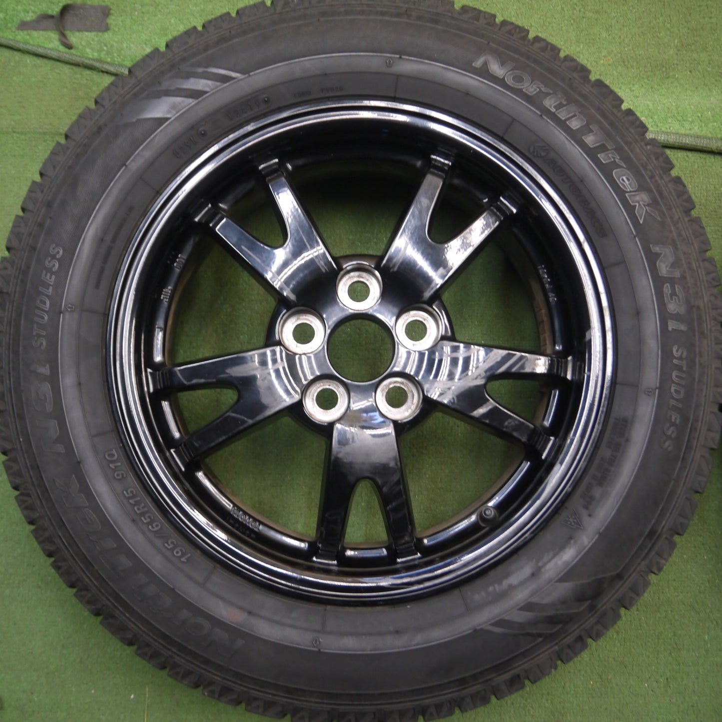 *送料無料* バリ溝！9.5分以上★トヨタ 30系 プリウス 純正 195/65R15 スタッドレス オートバックス ノーストレック N3i 15インチ PCD100/5H★4061010Hス