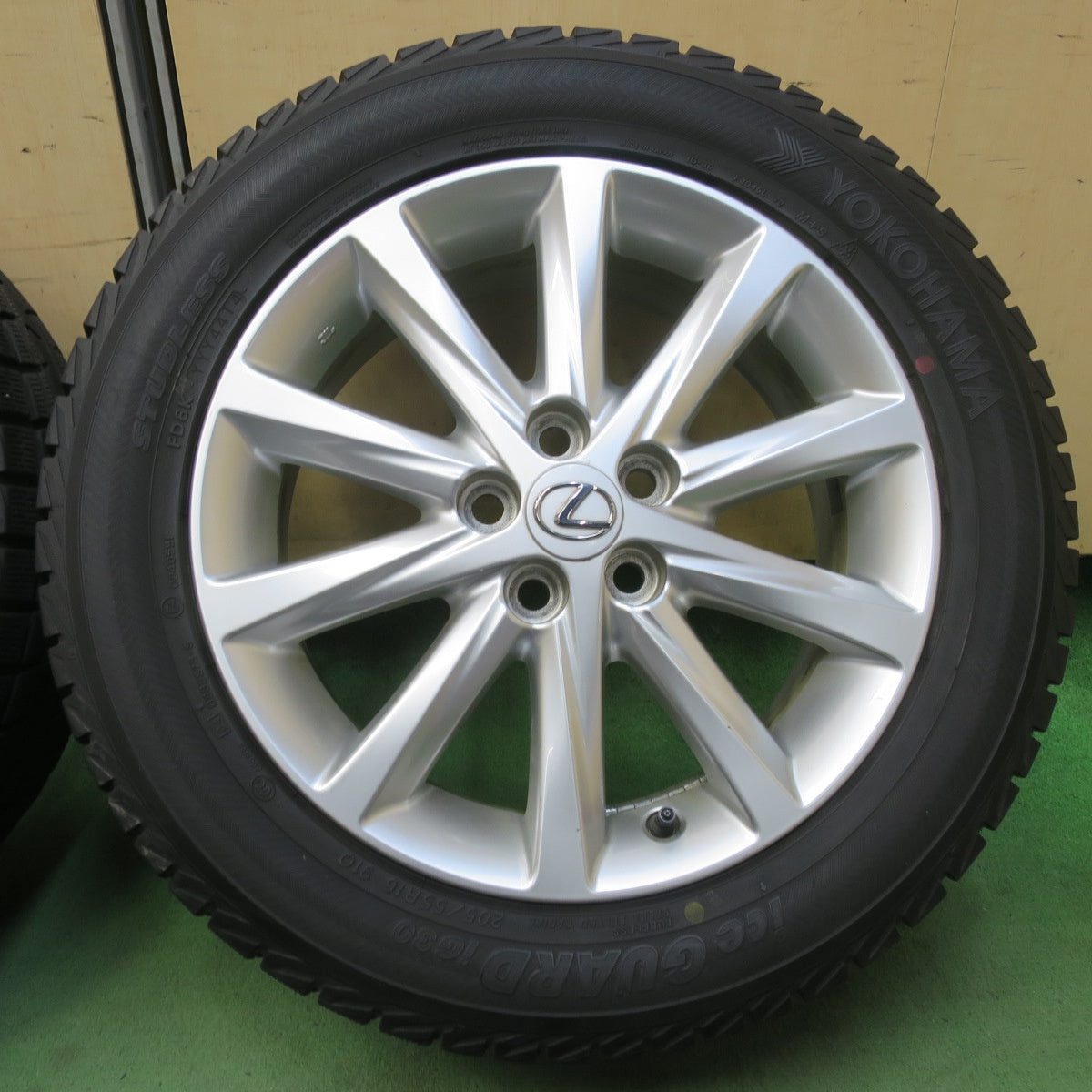 キレイ★レクサス CT 純正 205/55R16 スタッドレス ヨコハマ アイスガード iG30 16インチ PCD100/5H★6032507イス