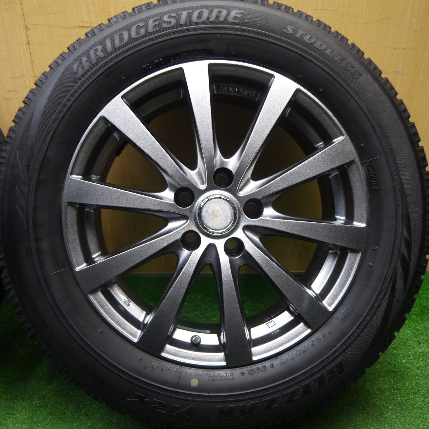 バリ溝！キレイ！8.5分★スタッドレス 225/60R17 ブリヂストン ブリザック VRX MANARAY SPORT マナレイ スポーツ 17インチ PCD114.3/5H★5112807Hス