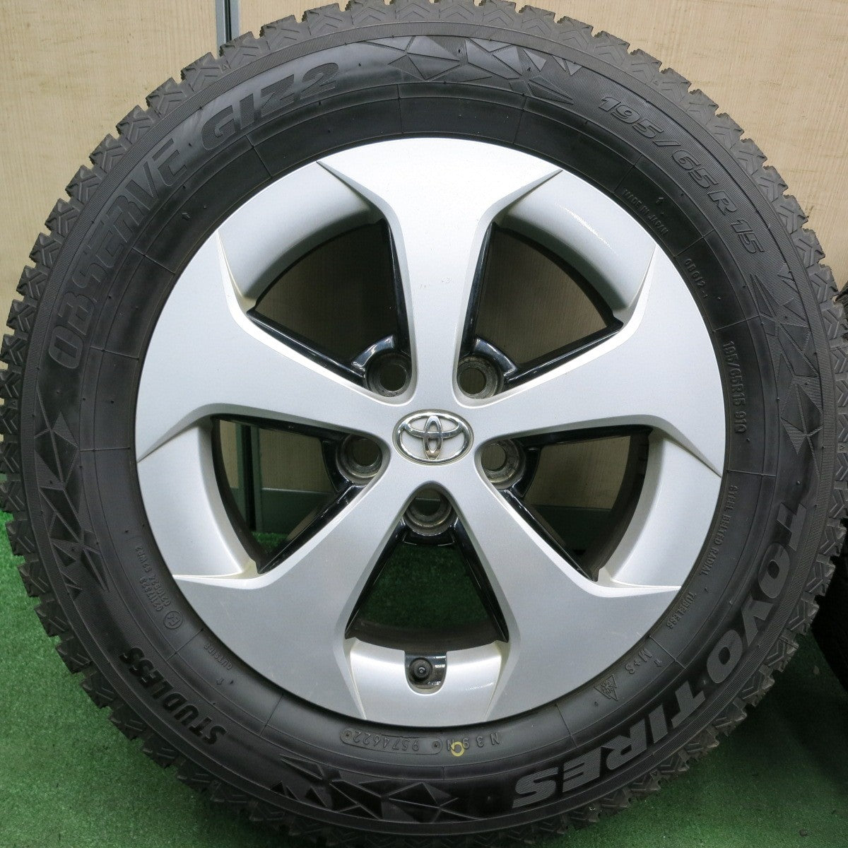 *送料無料* バリ溝！22年！9.5分以上★トヨタ 30系 プリウス 純正 195/65R15 スタッドレス トーヨー オブザーブ GIZ2 15インチ PCD100/5H★4052705HAス