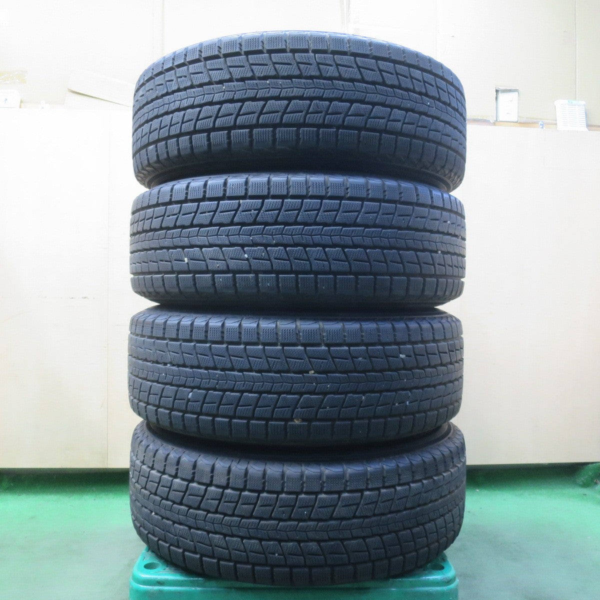 バリ溝！キレイ！9.5分◎スタッドレス 225/65R17 ダンロップ ウインターマックス SJ8 LUTZ 社外 アルミ 17インチ PCD114.3/5H◎6100903イス