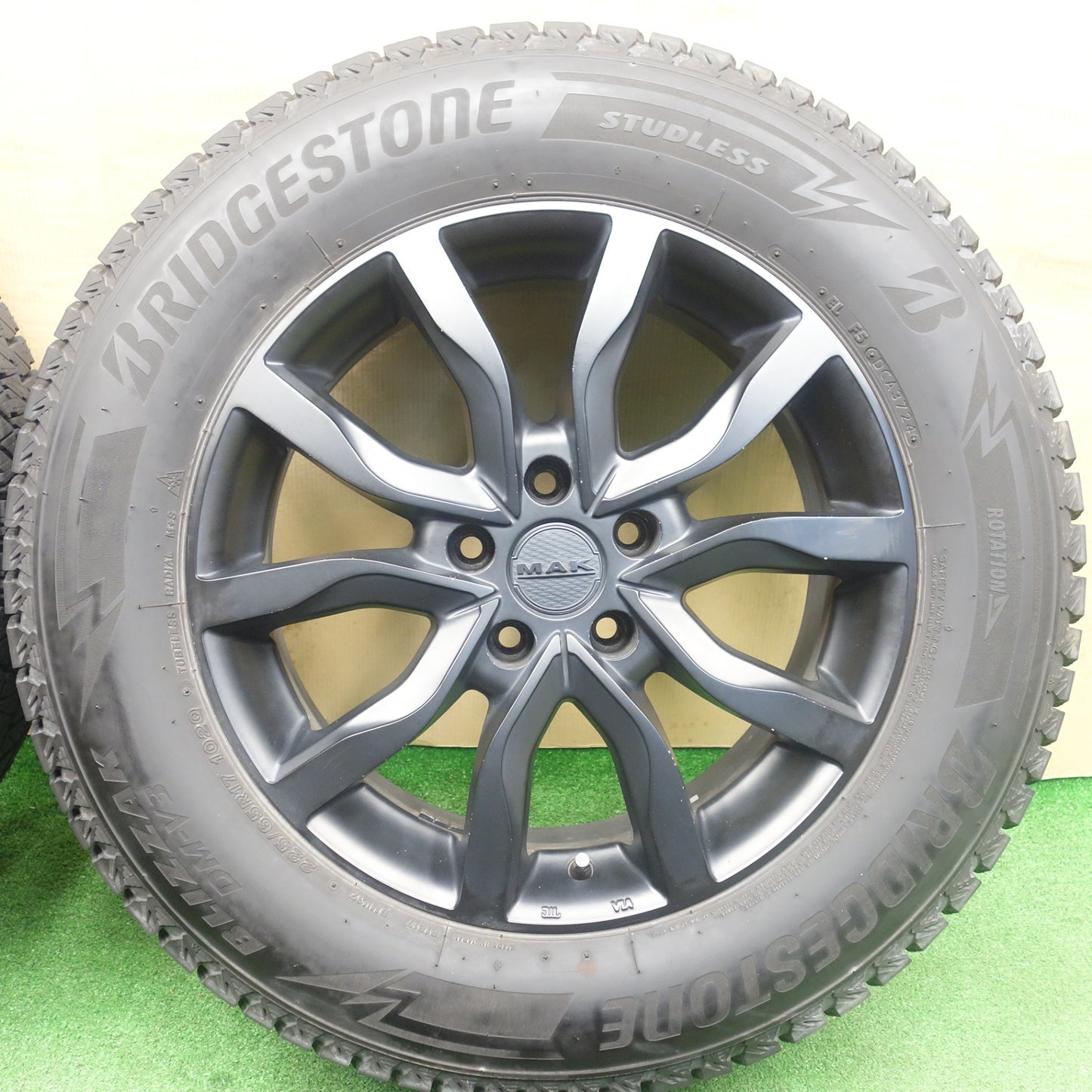 バリ溝！24年！9.5分★MAK KOLN 225/65R17 スタッドレス ブリヂストン ブリザック DM-V3 ケルン 17インチ PCD114.3/5H★6020202KTス
