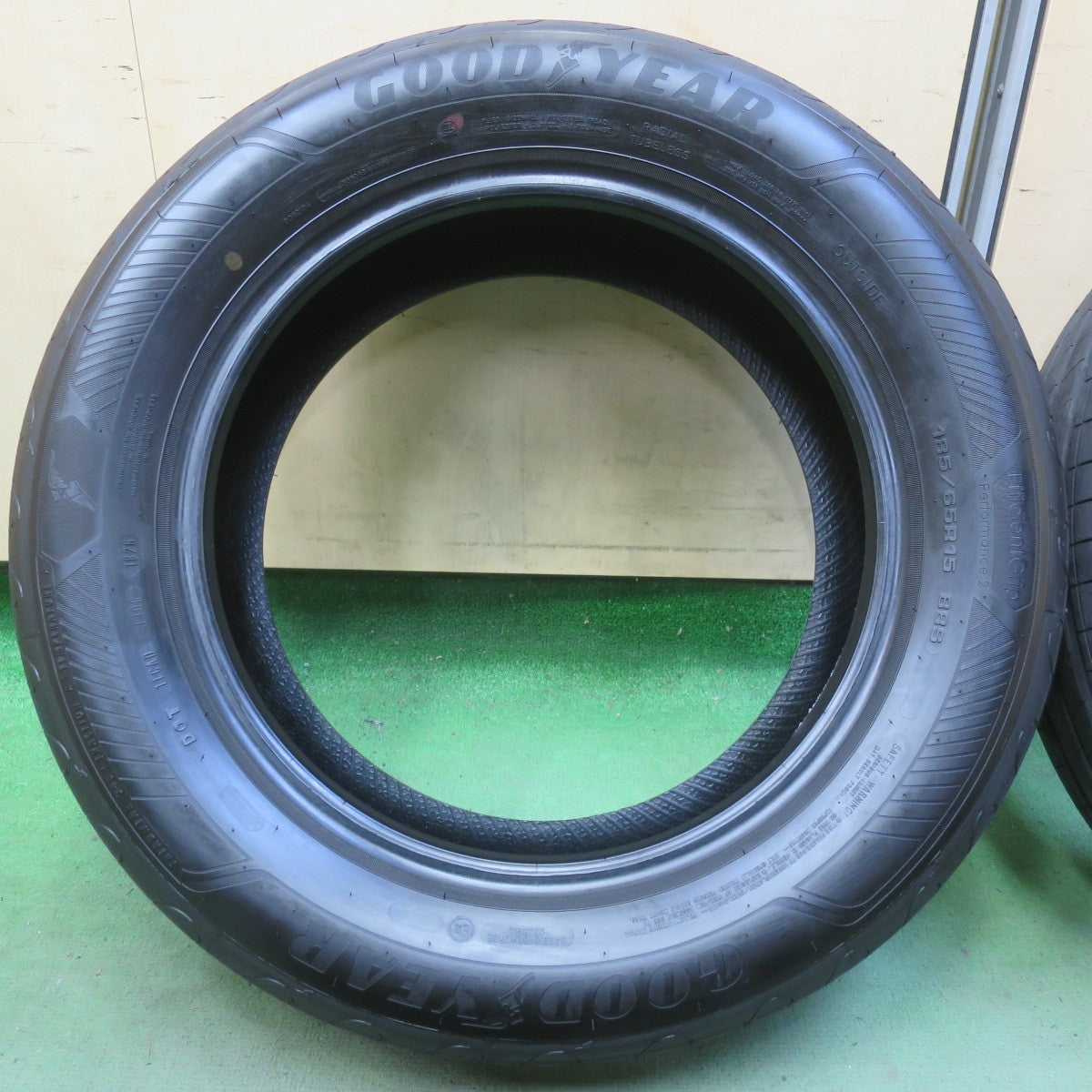新車外し！26年◎185/65R15 グッドイヤー EfficientGrip Performance2 エフィシエントグリップ パフォーマンス2 タイヤ 15インチ アクア フリード デミオ 等◎6092514イノタ