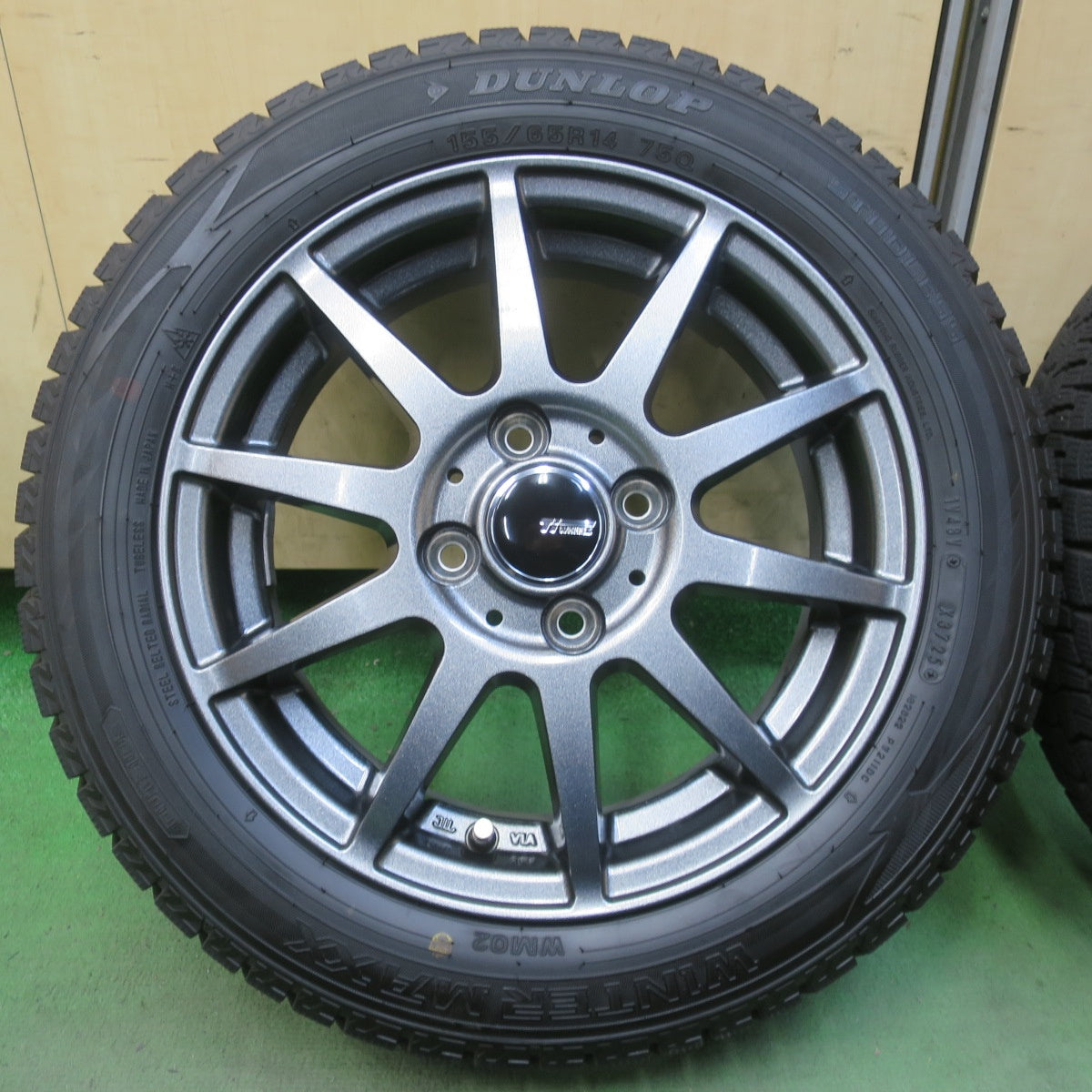 バリ溝！25年！キレイ！9.5分以上◎スタッドレス 155/65R14 ダンロップ ウインターマックス WM02 Ti WHEELS 社外 アルミ 14インチ PCD100/4H◎6101701イス