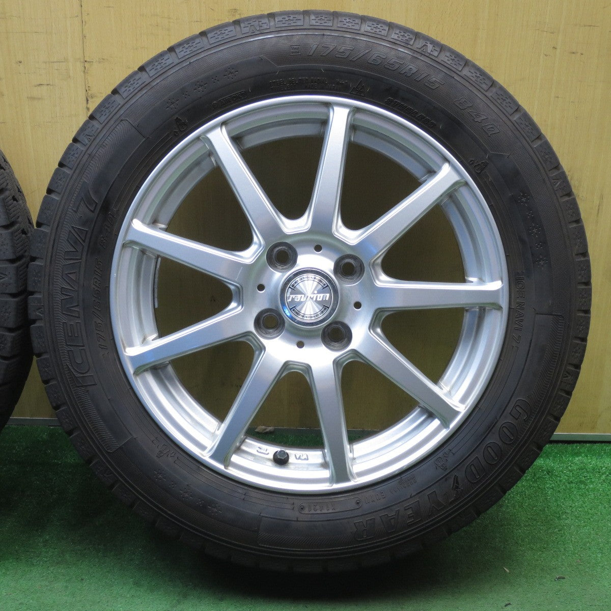 バリ溝！21年！キレイ！9.5分★スタッドレス 175/65R15 グッドイヤー アイスナビ7 ravrion ラブリオン 15インチ PCD100/4H★5081304NJス
