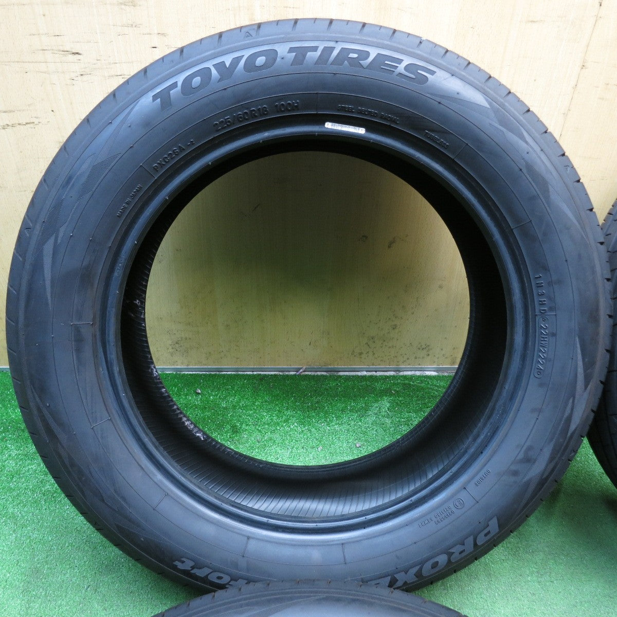 バリ溝！24年！9.5分◎225/60R18 トーヨー プロクセス Comfort コンフォート 18インチ タイヤ 40系 アルファード ハリアー RAV4 等◎6092308KKノタ