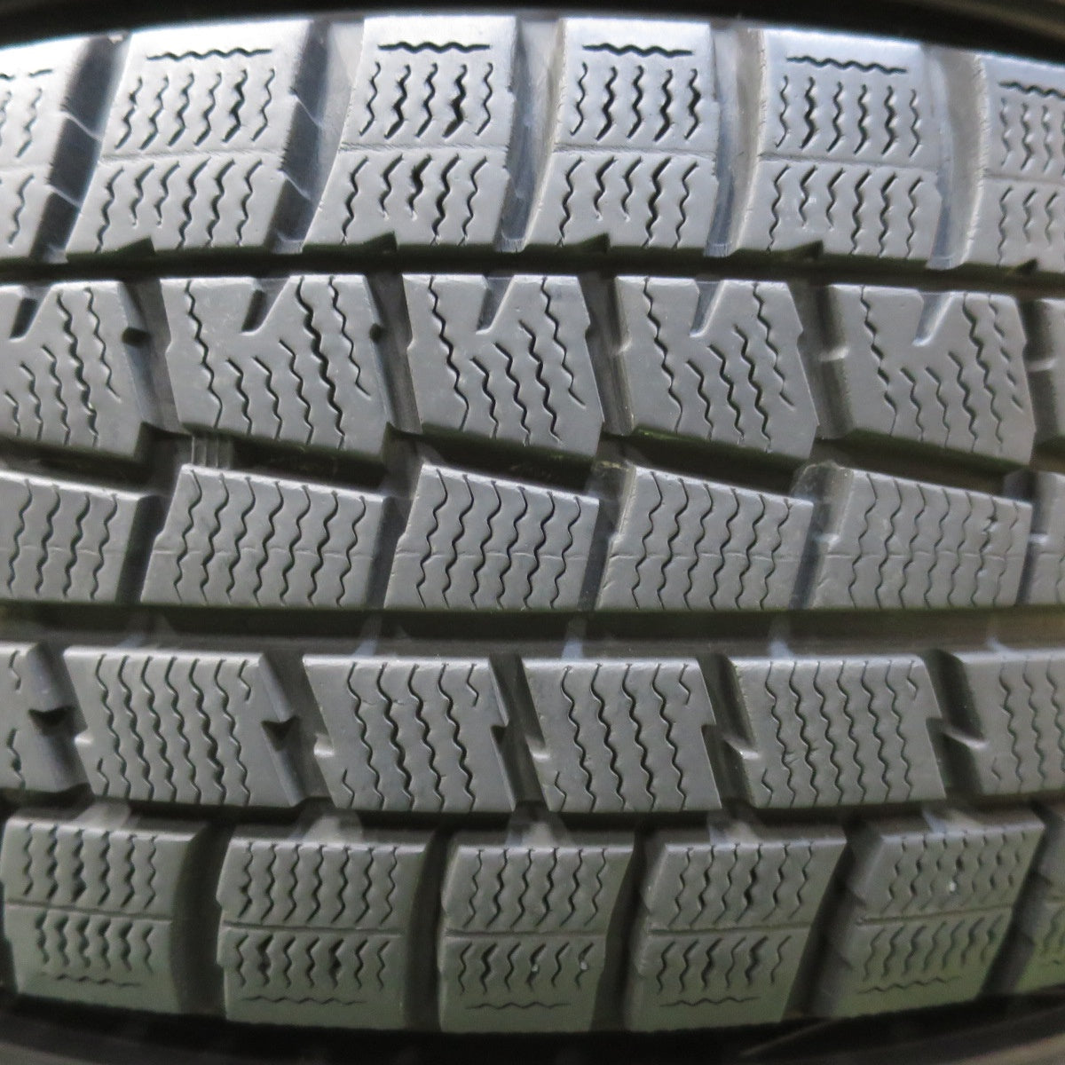 バリ溝！キレイ！9分★スタッドレス 185/65R15 ダンロップ ウインターマックス WM01 VELVA KEVIN ヴェルヴァ ケヴィン 15インチ PCD100/4H★5122916イス