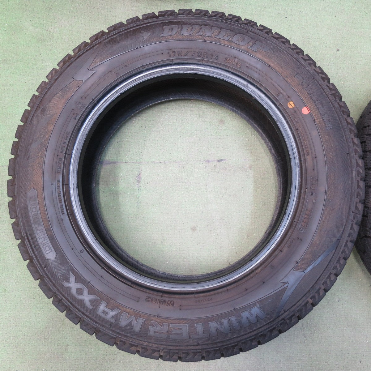バリ溝！22年！9.5分◎スタッドレス 175/70R14 ダンロップ ウインターマックス WM02 タイヤ 14インチ ヤリス ヴィッツ アクシオ 等◎6083116イスタ