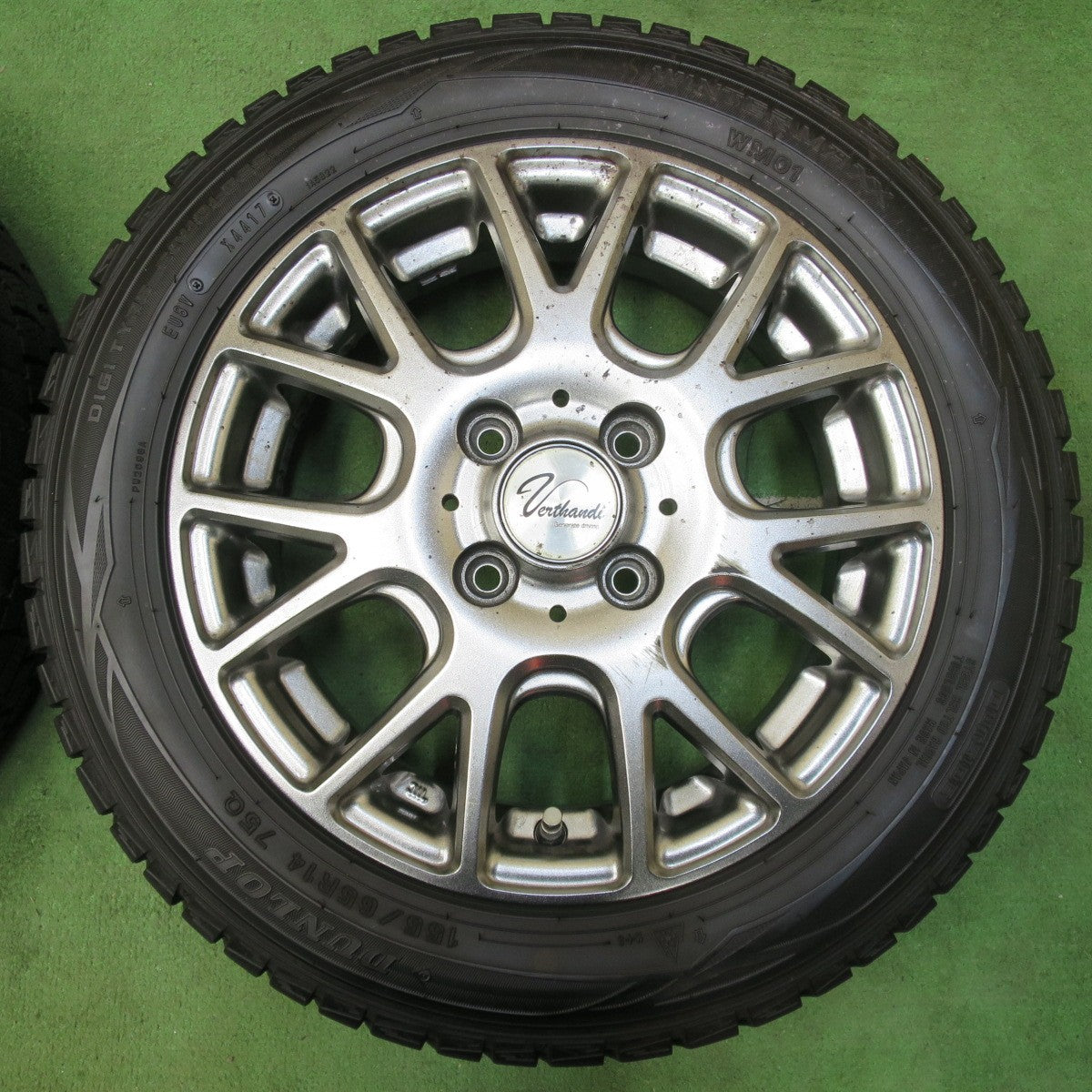 [送料無料] バリ溝！9.5分以上★スタッドレス 155/65R14 ダンロップ ウインターマックス WM01 Verthandi ヴェルザンディ ヴェルサンディ 14インチ PCD100/4H★5012708イス