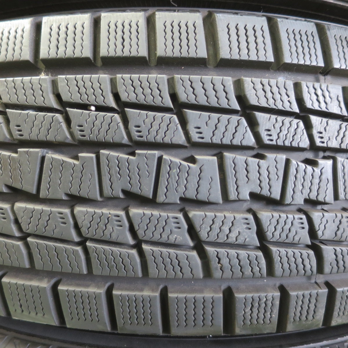 バリ溝！9.5分以上★スタッドレス 225/65R17 グッドイヤー アイスナビ SUV タイヤ 17インチ ハリアー RAV4 CX-5 CX-8 等★5110807イスタ