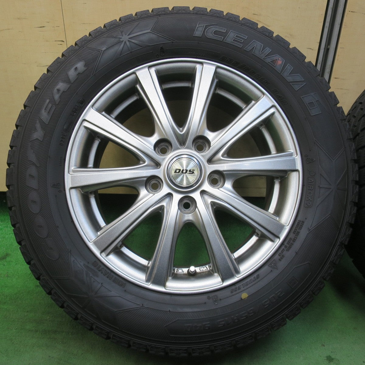 キレイ★スタッドレス 205/65R15 グッドイヤー アイスナビ6 D.O.S. DOS 15インチ PCD114.3/5H★5122305イス