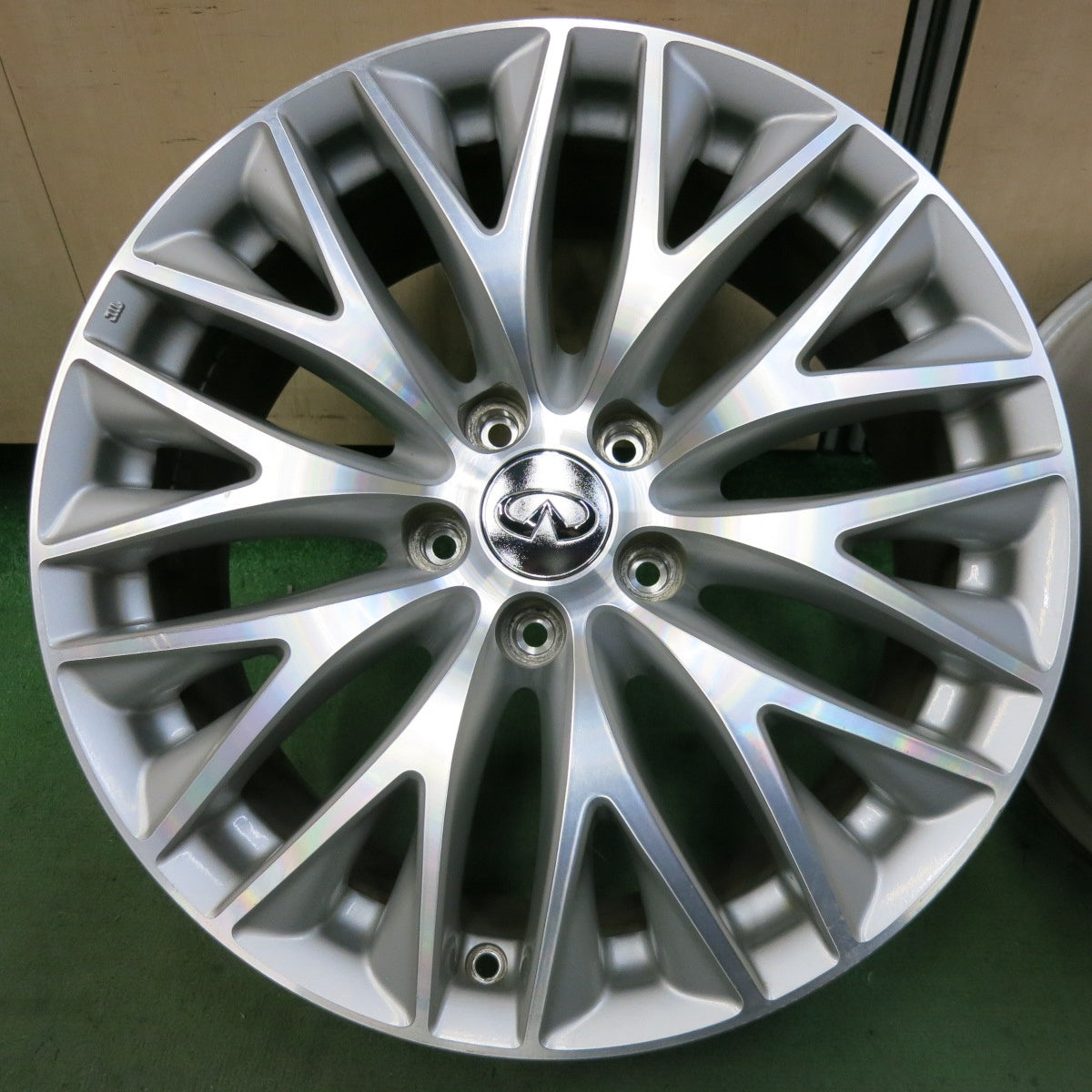 空気圧センサー付き！4本価格★日産 Y51 シーマ 純正 ホイール 18インチ 18×8J PCD114.3/5H★5051605SYホ