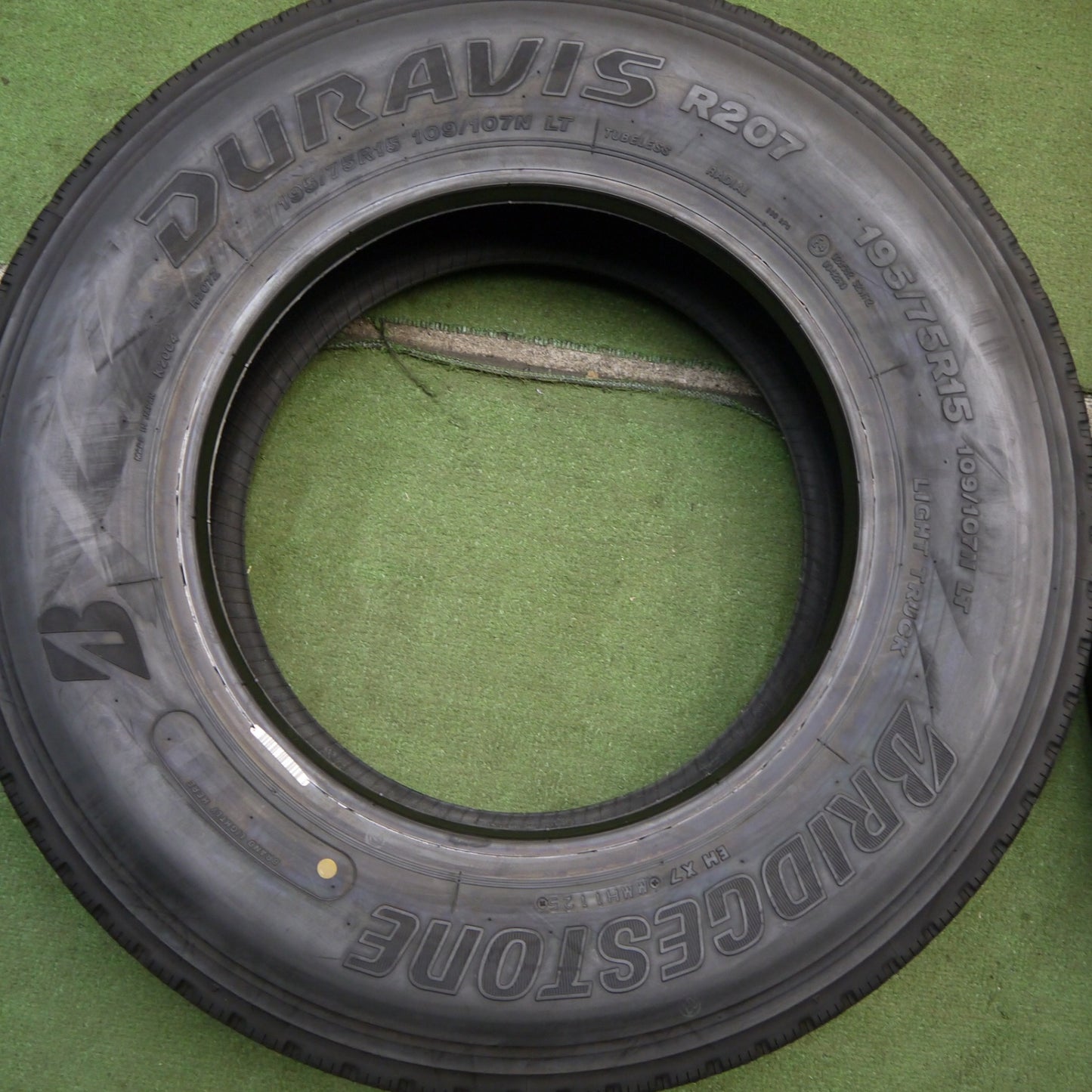 未使用！25年★トラック タイヤ 195/75R15 109/107N ブリヂストン デュラビス R207 DURAVIS 15インチ★5080106Hノタ