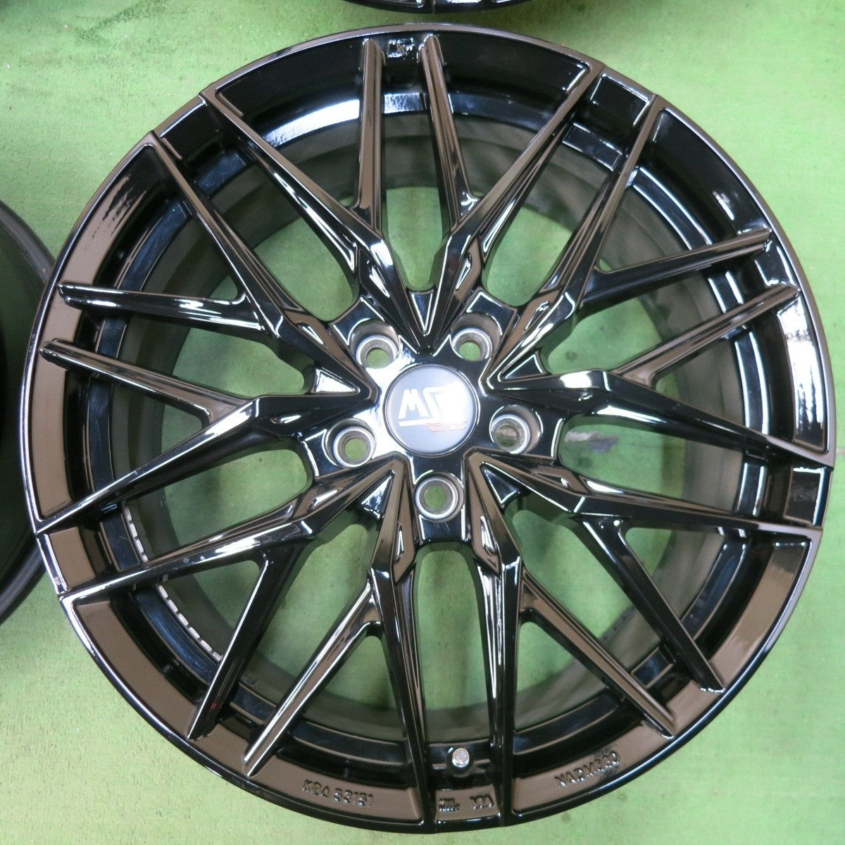 キレイ★O・Z MSW50 ホイール 19インチ 19×8J OZ PCD114.3/5H★5021004SYホ