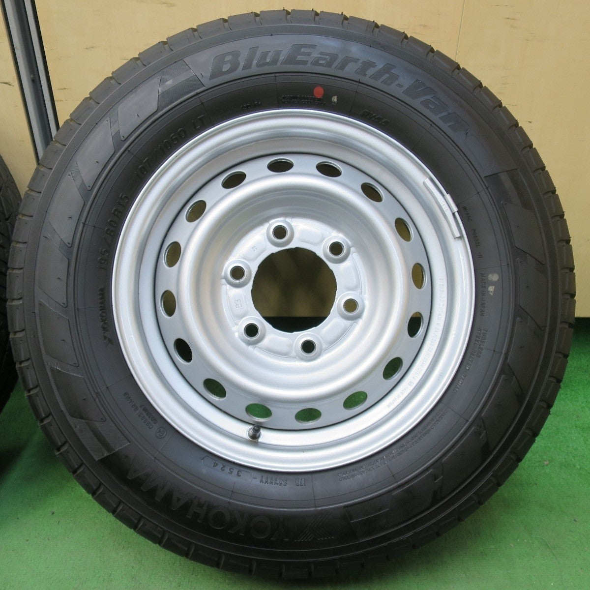 新車外し 24年★日産 キャラバン 純正 スチール 195/80R15 107/105Q ヨコハマ BluEarth-Van RY55 PCD139.7/6H★5040402イノ