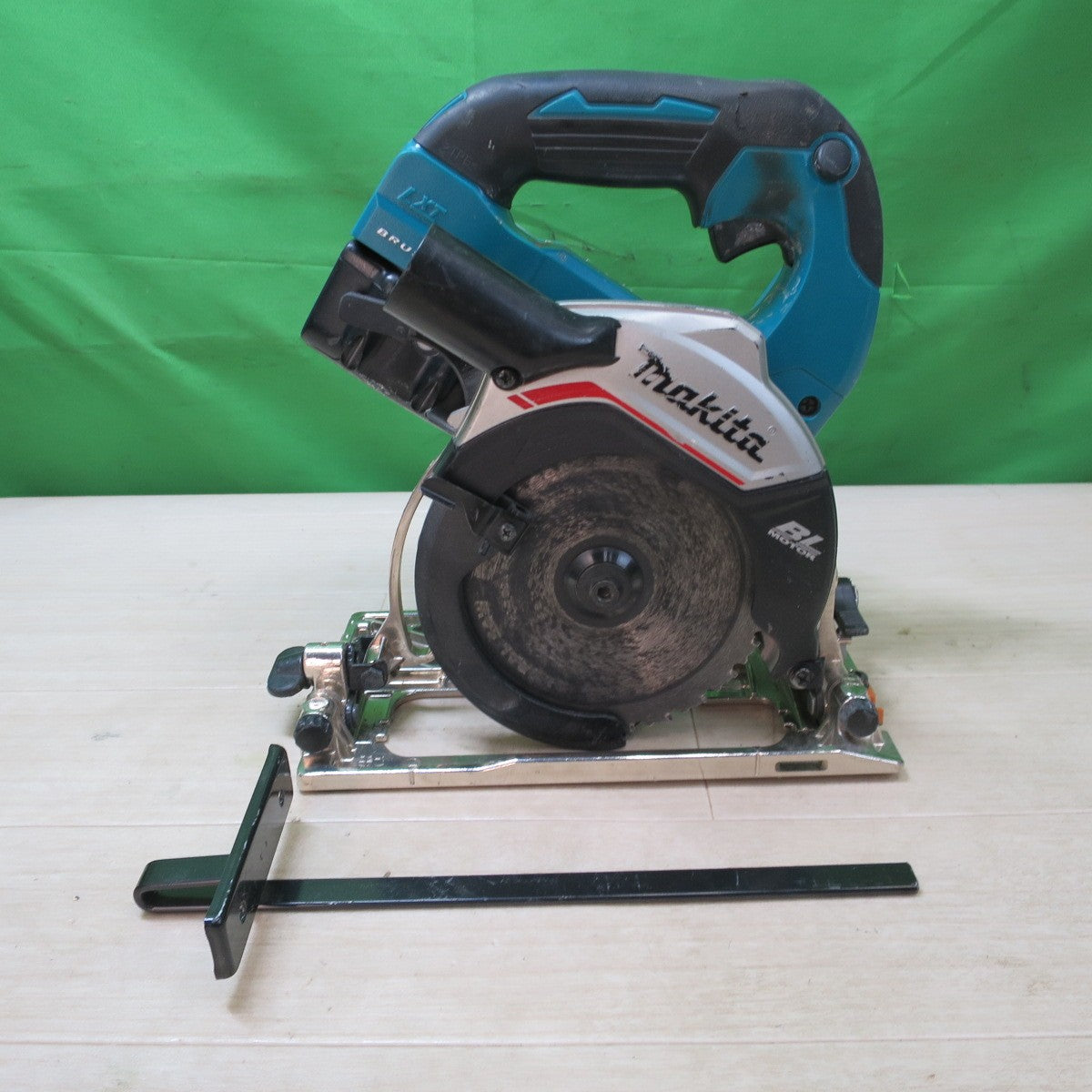 [送料無料] ☆マキタ 125mm 充電式 マルノコ HS475D 電動 工具 切断機 丸のこ 丸ノコ 丸鋸 makita 18V 木工用☆
