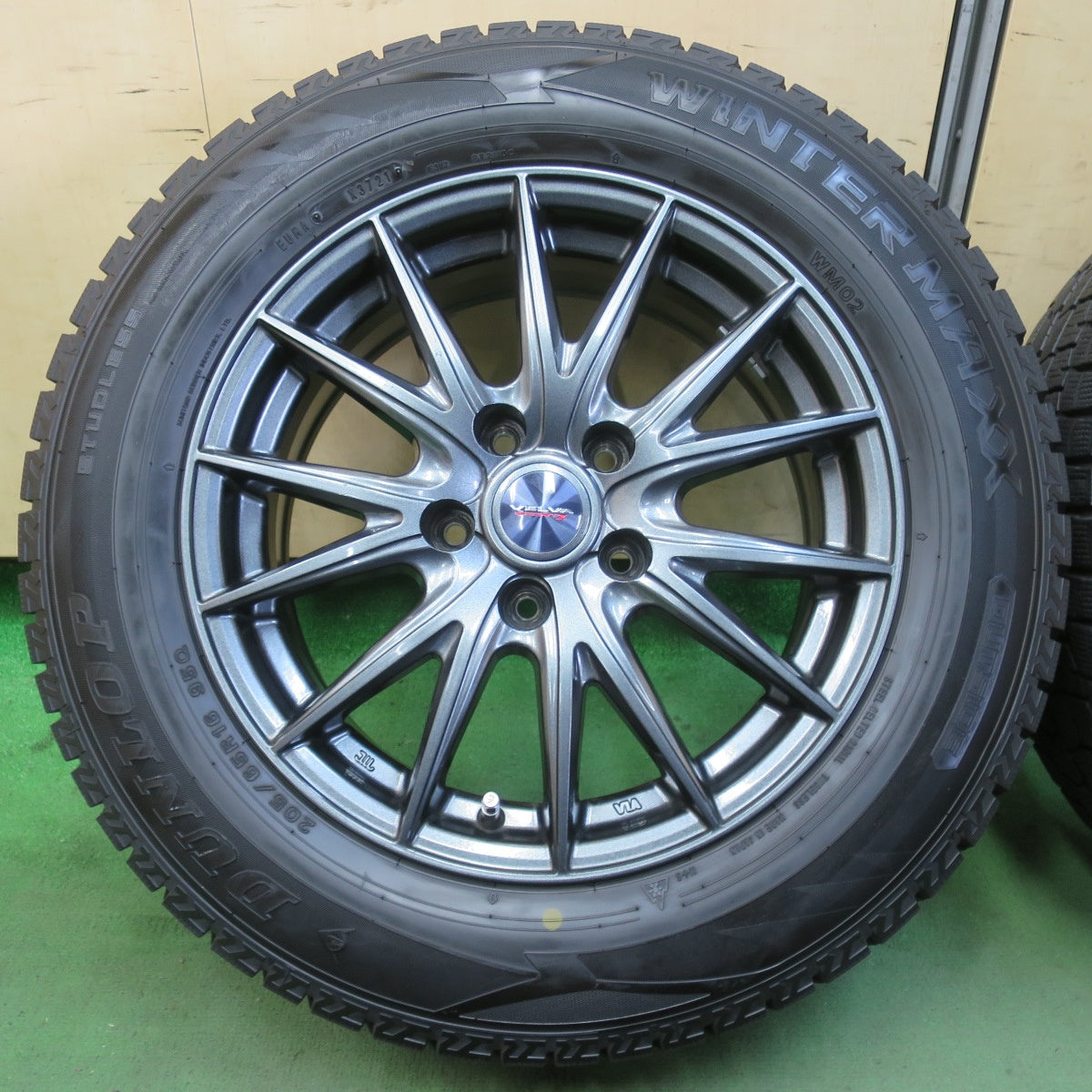 バリ溝！21年！キレイ！8.5分★スタッドレス 205/65R16 ダンロップ ウインターマックス WM02 VELVA SPORTZ ヴェルヴァ 16インチ PCD114.3/5H★5110808イス