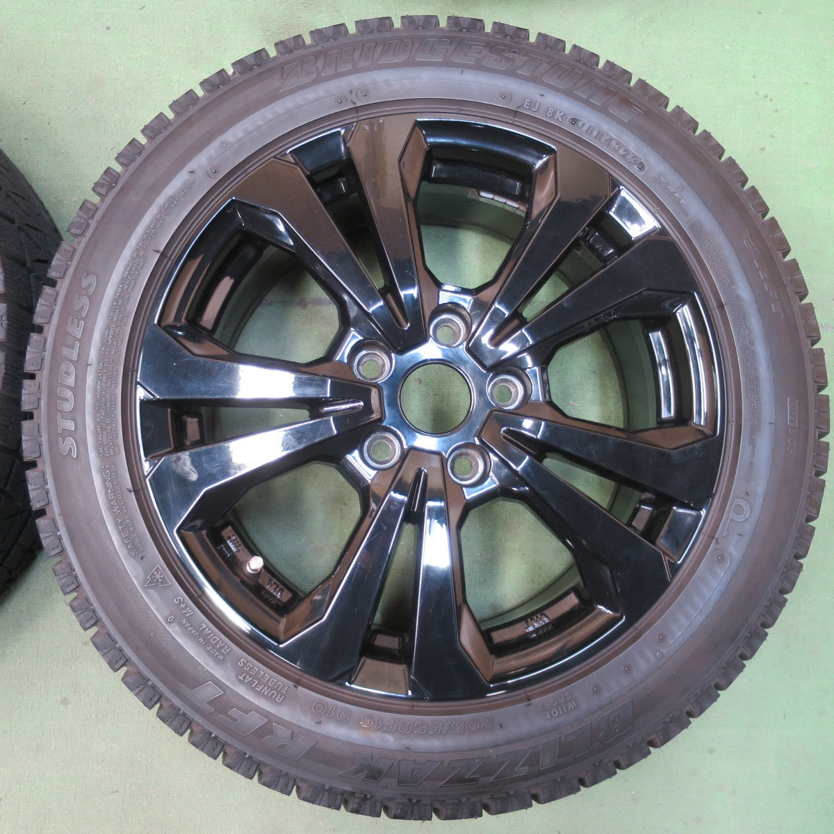 バリ溝！23年！9.5分以上★BMW MINI 等 TAS Advance Line SV-1 205/55R16 スタッドレス ブリヂストン ブリザック RFT アドバンス ライン 16インチ PCD112/5H★6032701イス