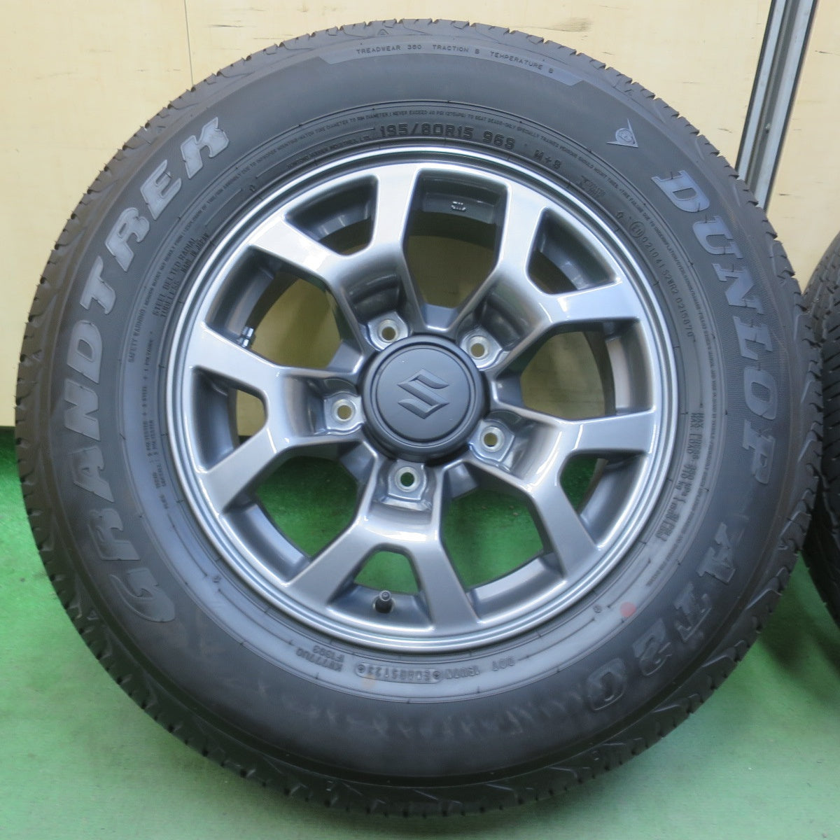 ほぼ新車外し！23年◎スズキ JB74W ジムニー シエラ 純正 195/80R15 ダンロップ AT20 グラントレック 15インチ PCD139.7/5H◎6070101イノ