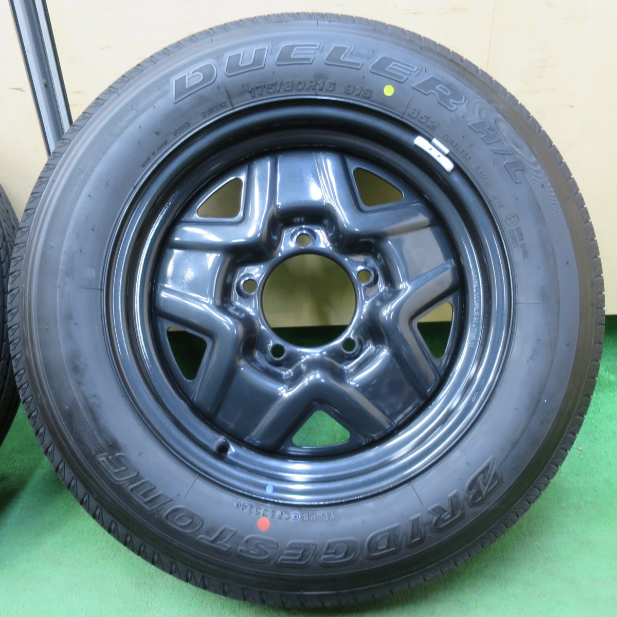 [送料無料] 新車外し！24年★スズキ JB64 ジムニー 純正 175/80R16 ブリヂストン デューラー H/L 852 16インチ PCD139.7/5H★5031804イノ