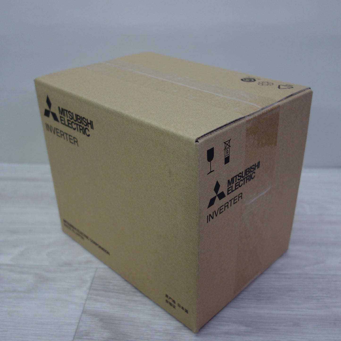 [送料無料] 未使用☆三菱 インバータ FR-E840-3.7K-1-60 INVERTER☆